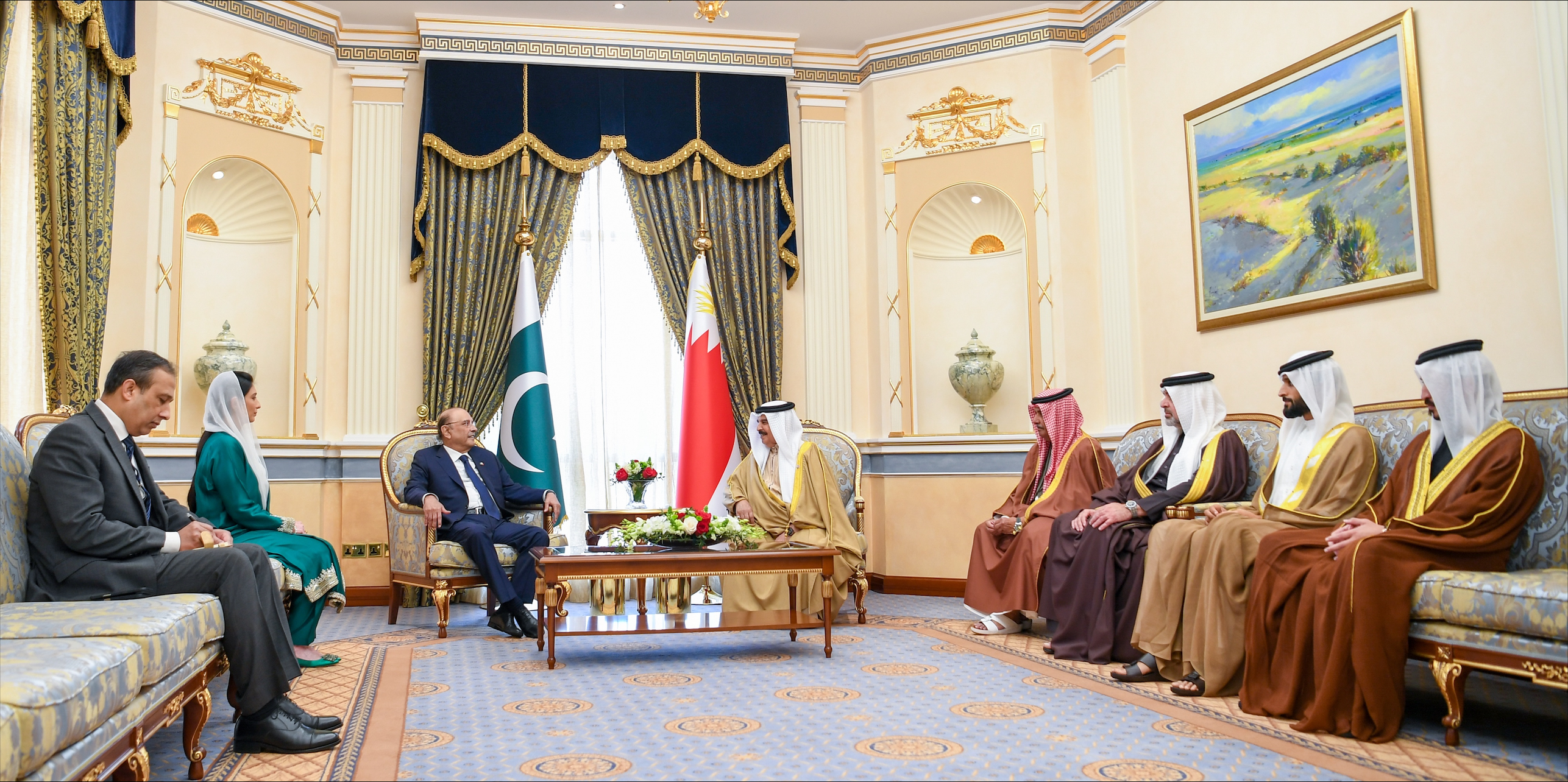 العاهل البحريني الملك حمد بن عيسى آل خليفة يستقبل الرئيس الباكستاني آصف زرداري