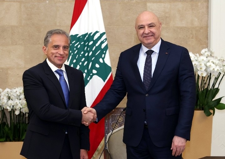 الرئيس اللبناني جوزاف عون خلال استقباله رئيس الوزراء الأردني جعفر حسان