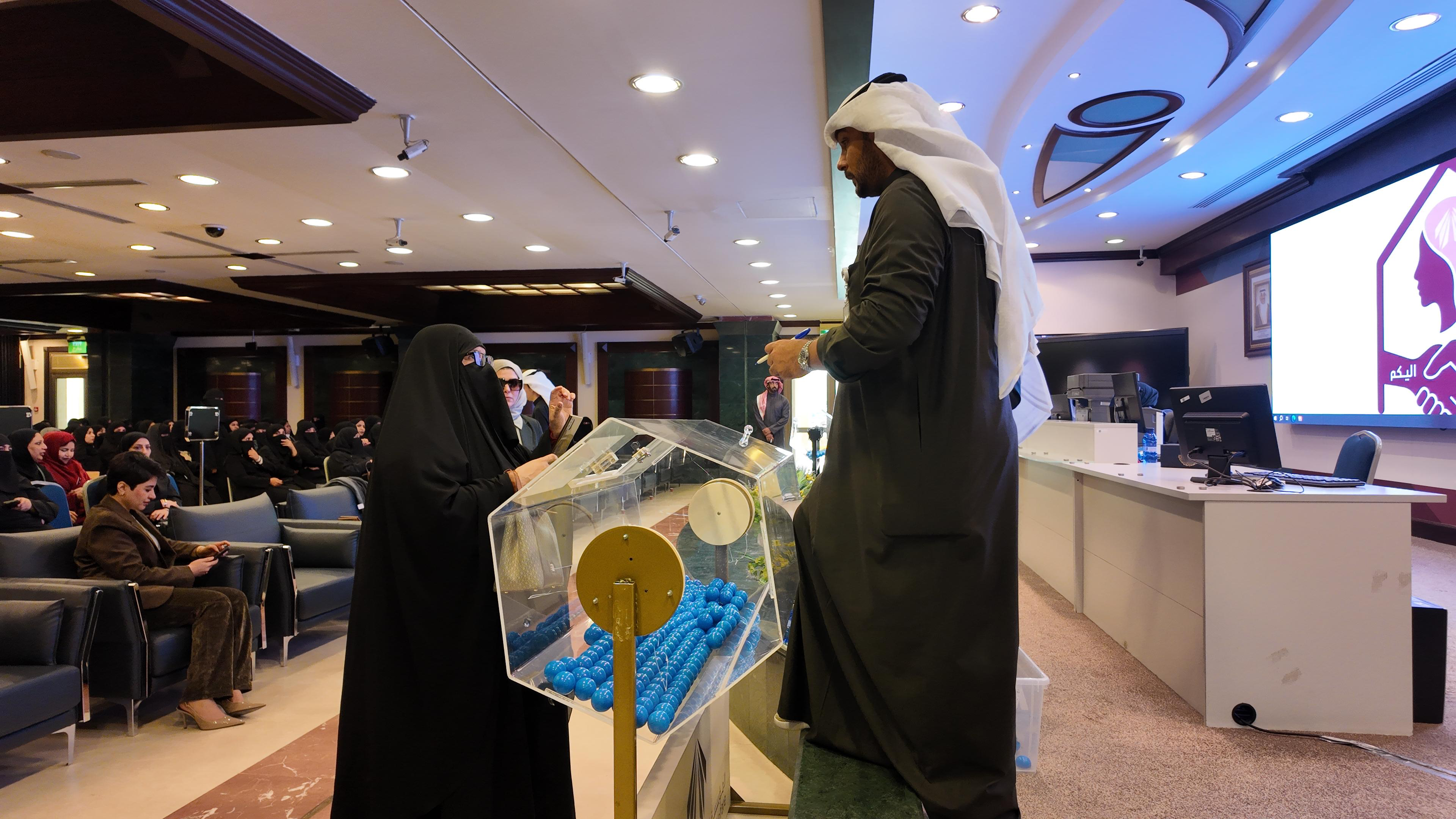 لجنة (إسكان المرأة) تجري القرعة الخاصة بالمواطنات صاحبات طلبات المساكن المؤجرة في الصليبية وتيماء