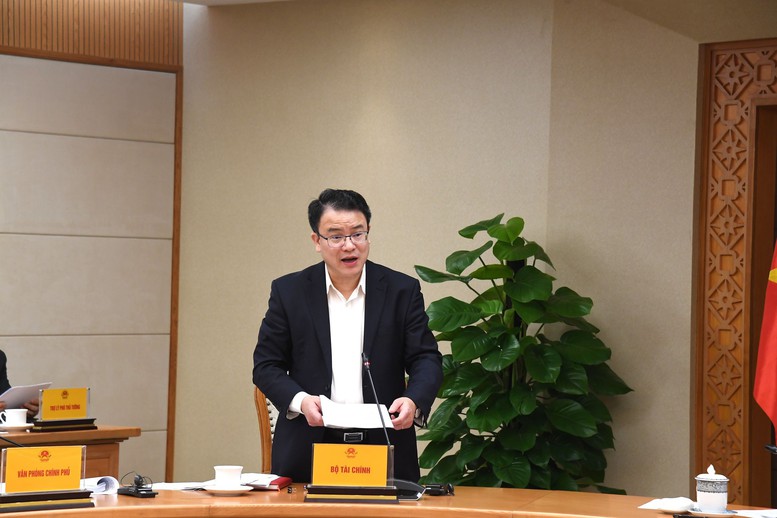 نائب وزير المالية الفيتنامي تران كوك فونغ في إفادة أمام اللجنة الوطنية التوجيهية للمساعدات الإنمائية الرسمية