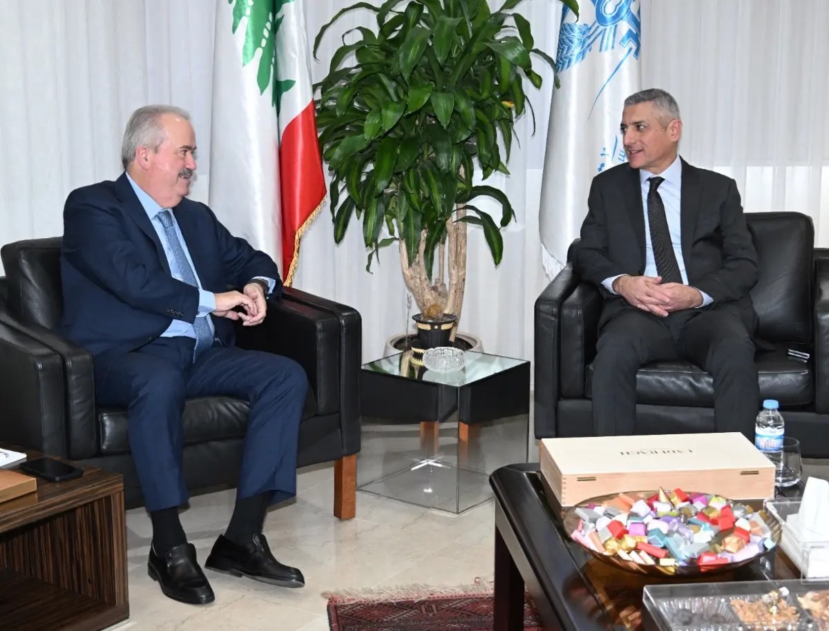 وزير المالية اللبناني ياسين جابر يجتمع مع المدير الاقليمي لدائرة الشرق الاوسط في البنك الدولي جان كريستوف كاريه في بيروت