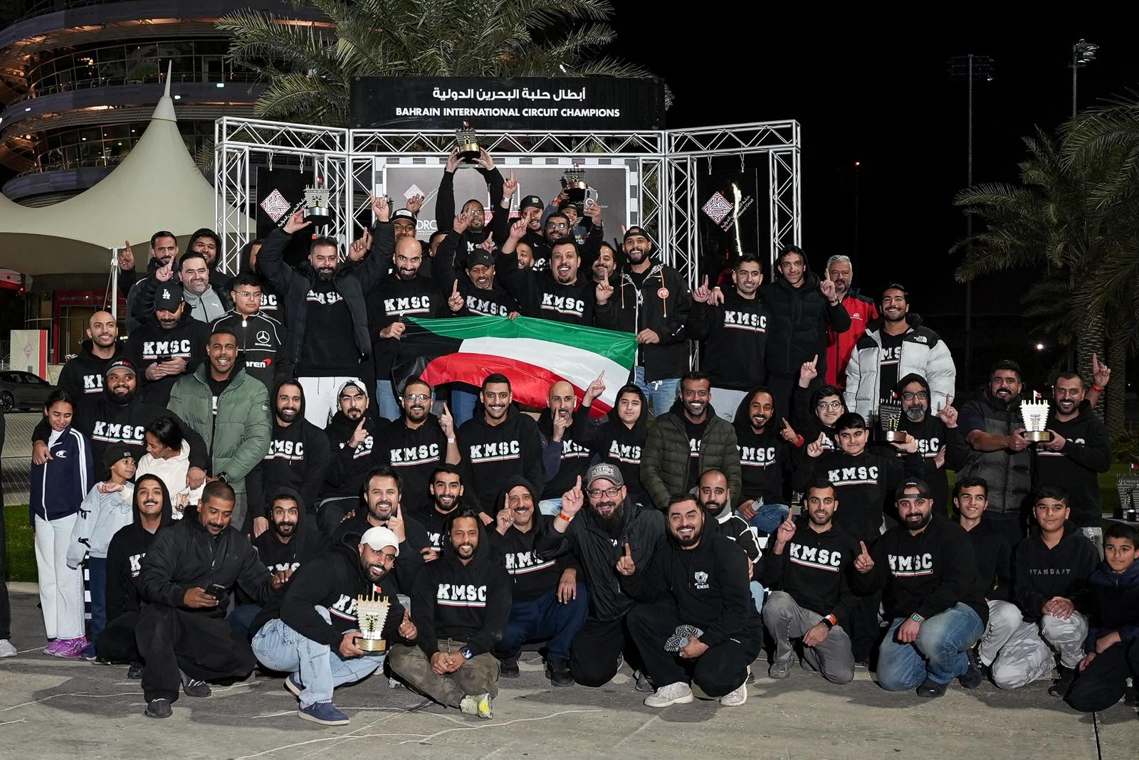 متسابقو النادي الكويتي للسيارات والدراجات الالية في بطولة البحرين لسباقات السرعة الدراغ