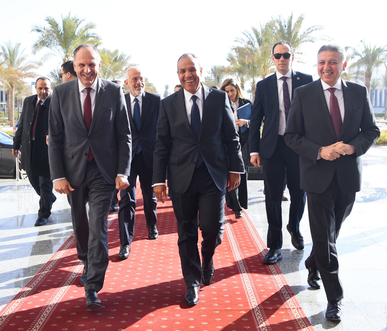 وزير الخارجية المصري يبحث مع نظيره اليوناني العلاقات الثنائية والتطورات الإقليمية ذات الاهتمام المشترك