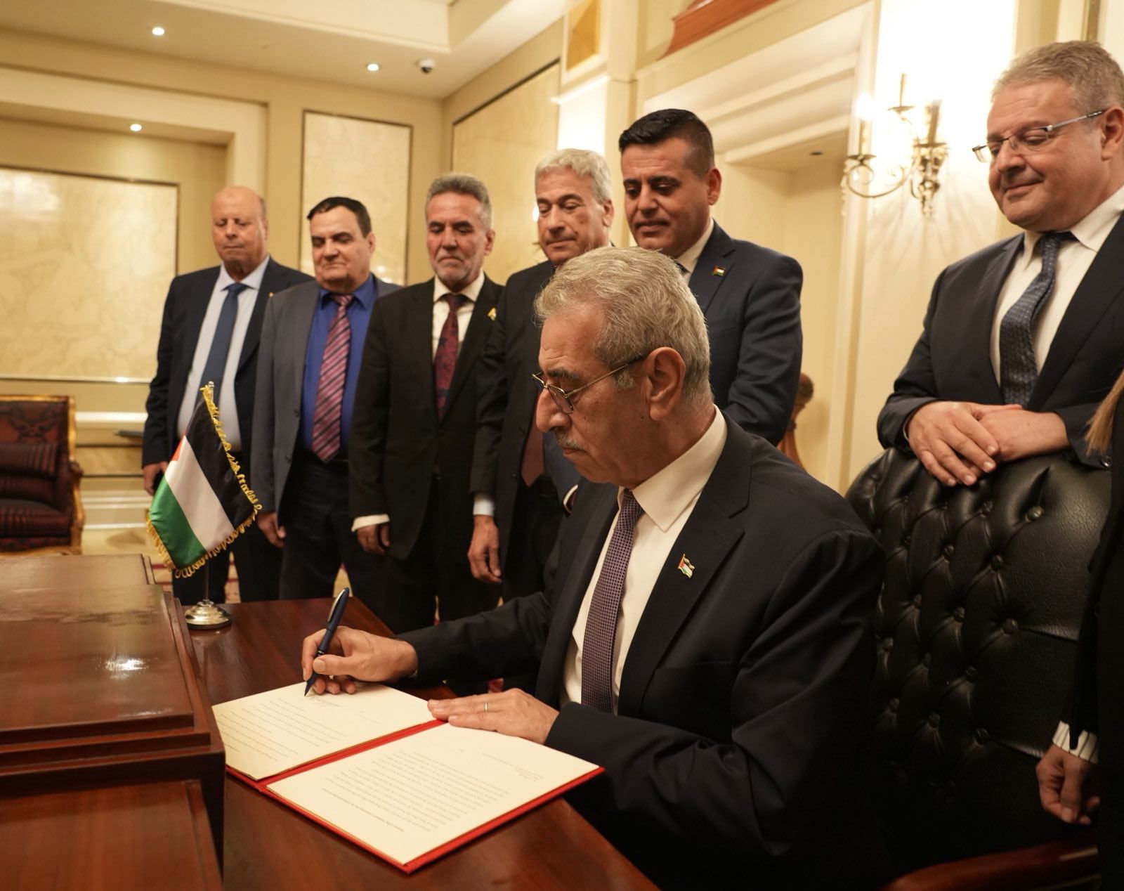 المفوض العام د. علي شعث  يترأس اجتماع  اللجنة الوطنية لإدارة غزة