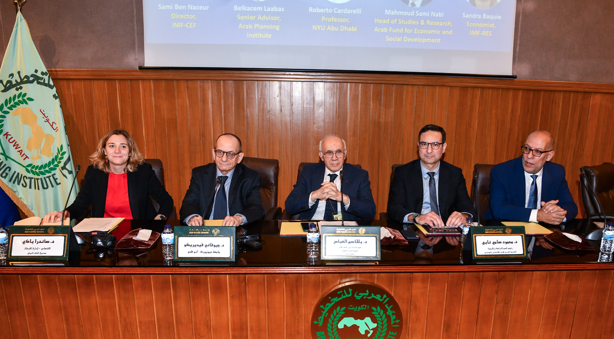 المشاركون في الندوة