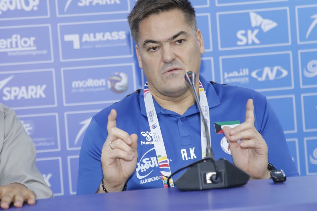 مدرب منتخب الكويت لكرة اليد آرون كريستينسين في المؤتمر الصحفي
