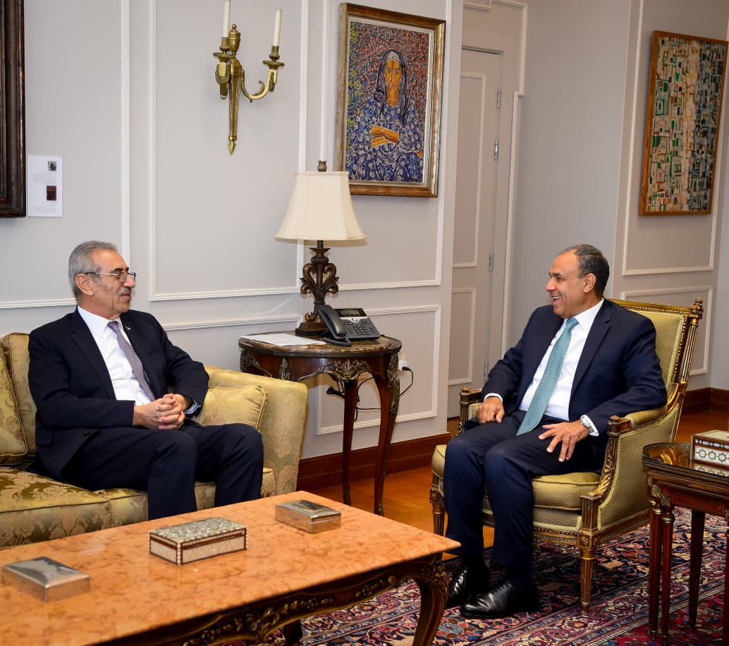 وزير الخارجية المصري بدرعبدالعاطي ورئيس اللجنة الوطنية لإدارة غزة الدكتورعلي شعث
