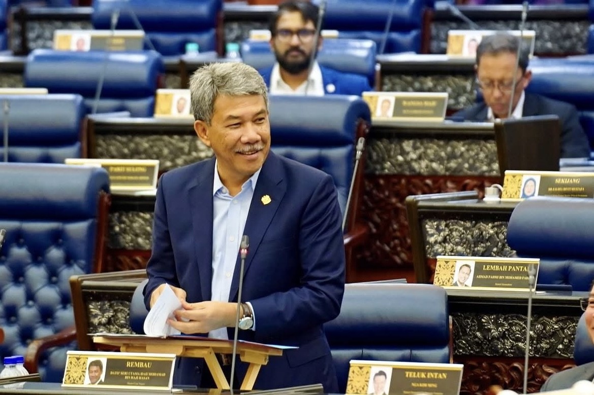 وزير الخارجية الماليزي محمد حسن في جلسة البرلمان