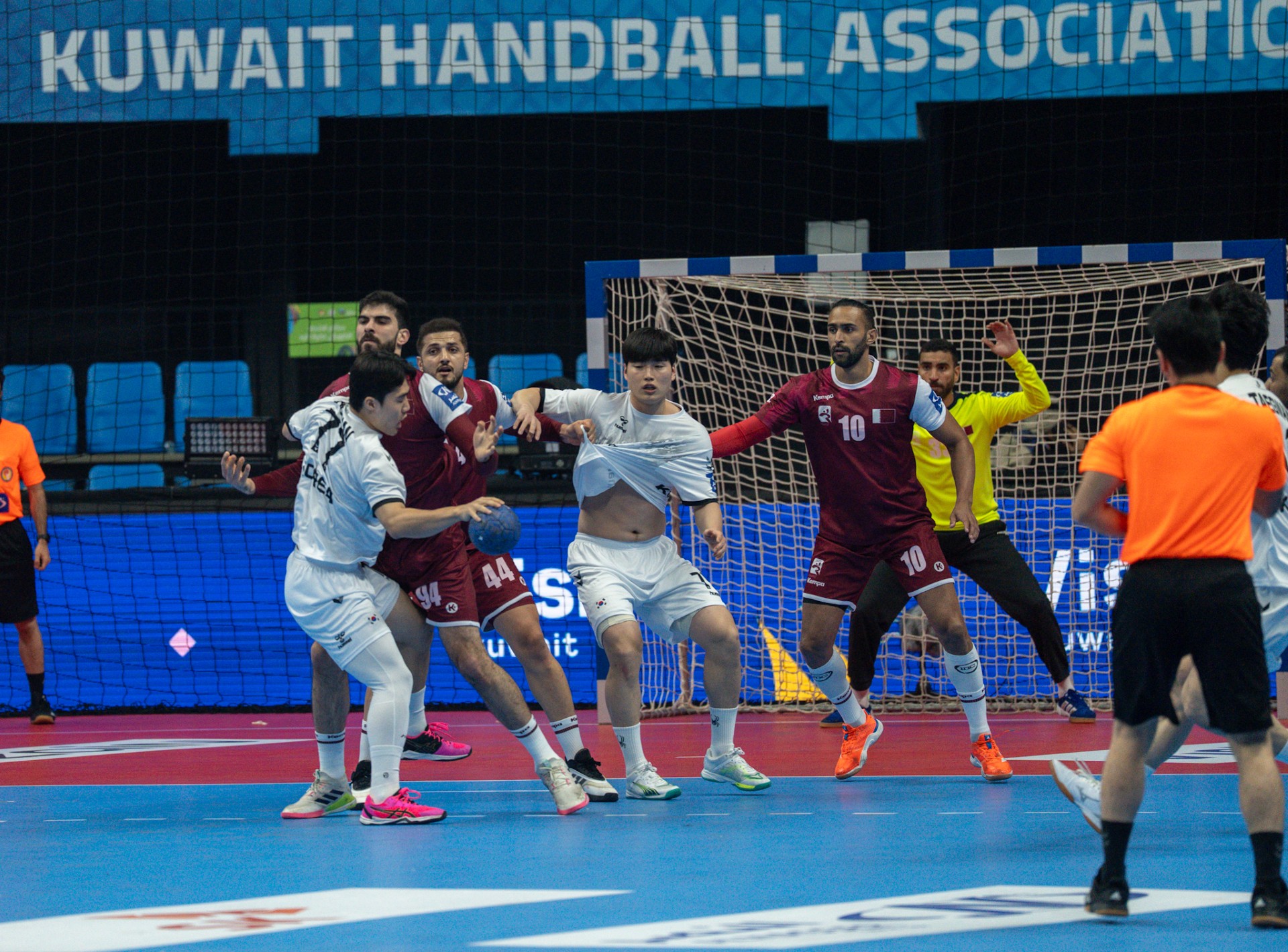 جانب من مواجهة قطر وكوريا الجنوبية