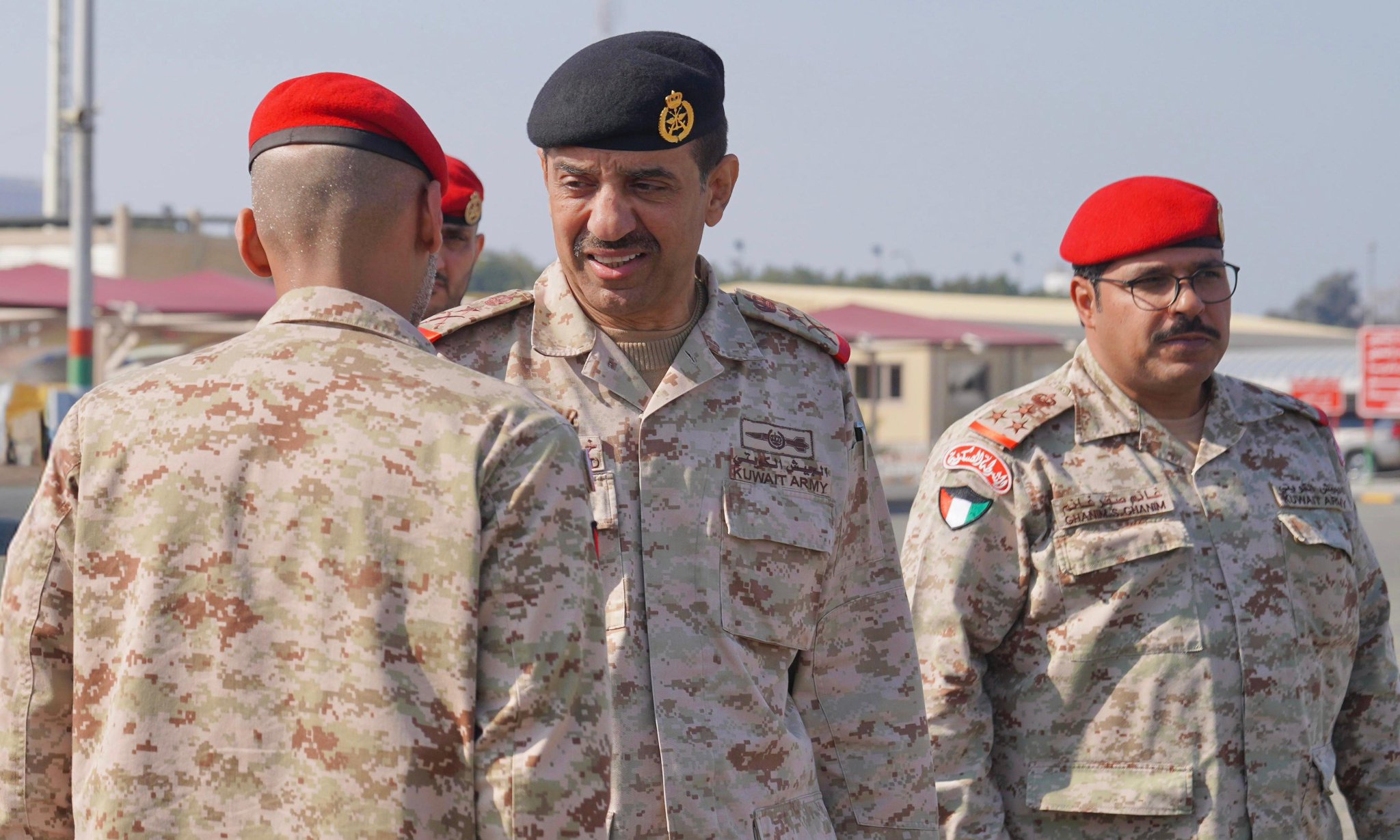 رئيس الأركان العامة للجيش يتفقد لواء صالح المحمد الآلي  94 وقيادة الشرطة العسكرية