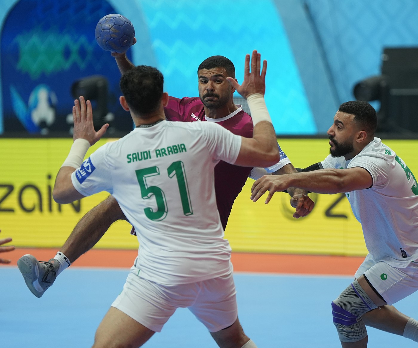 جانب من مواجهة السعودية وقطر