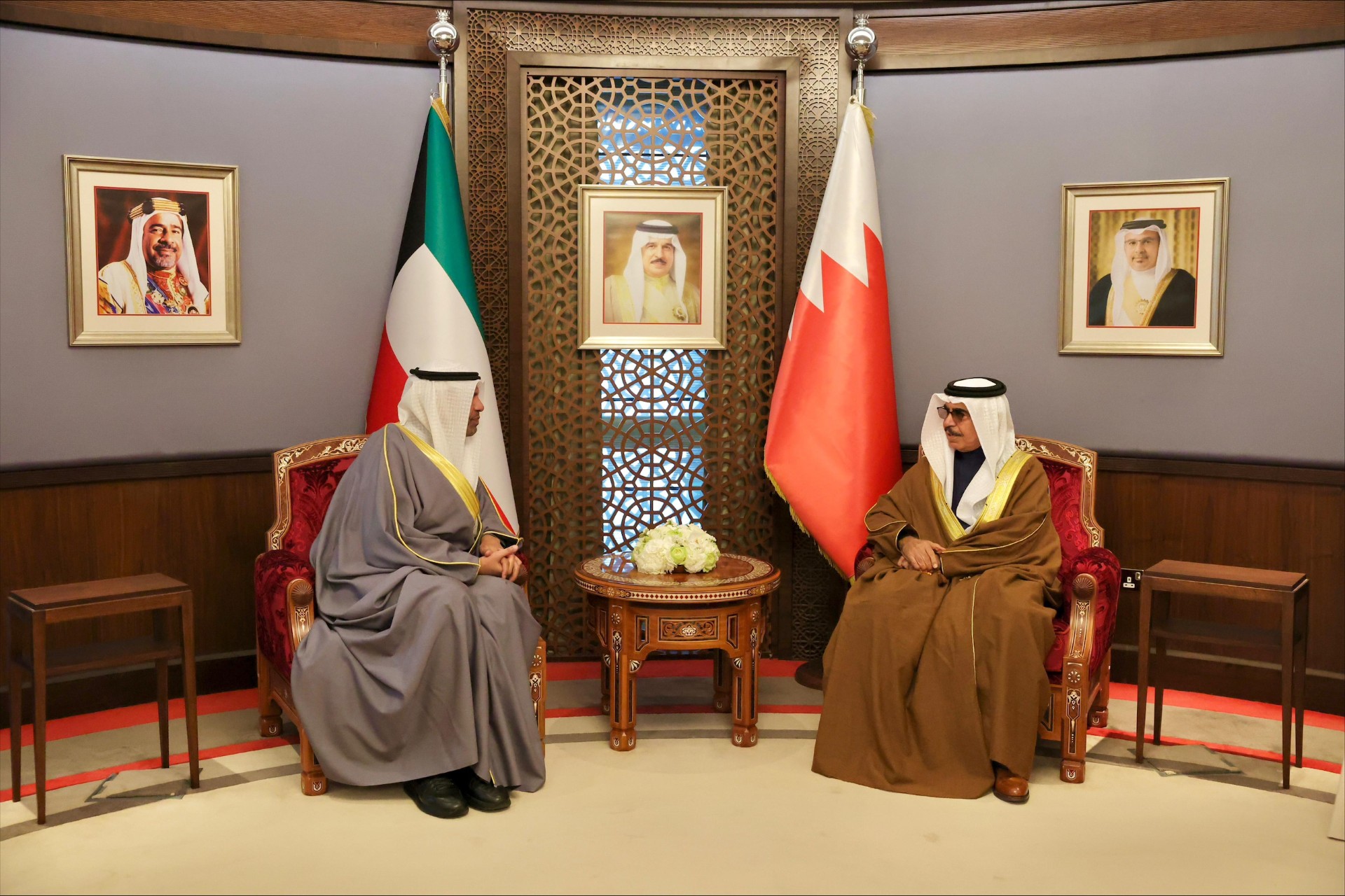 وزير الخارجية عبدالله اليحيا يلتقي وزير الداخلية بمملكة البحرين الشقيقة الشيخ راشد بن عبدالله آل خليفة