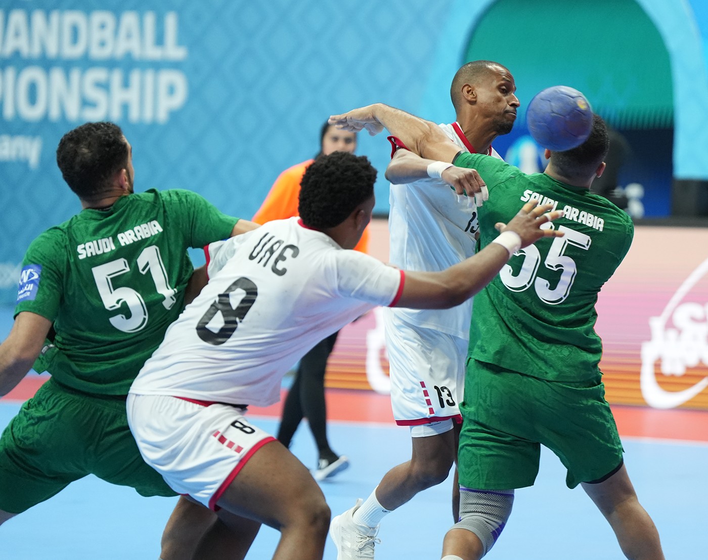 جانب من مباراة السعودية والإمارات