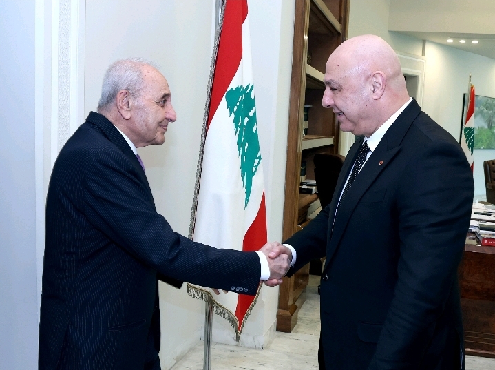 الرئيس اللبناني جوزاف عون خلال لقائه برئيس مجلس النواب نبيه بري
