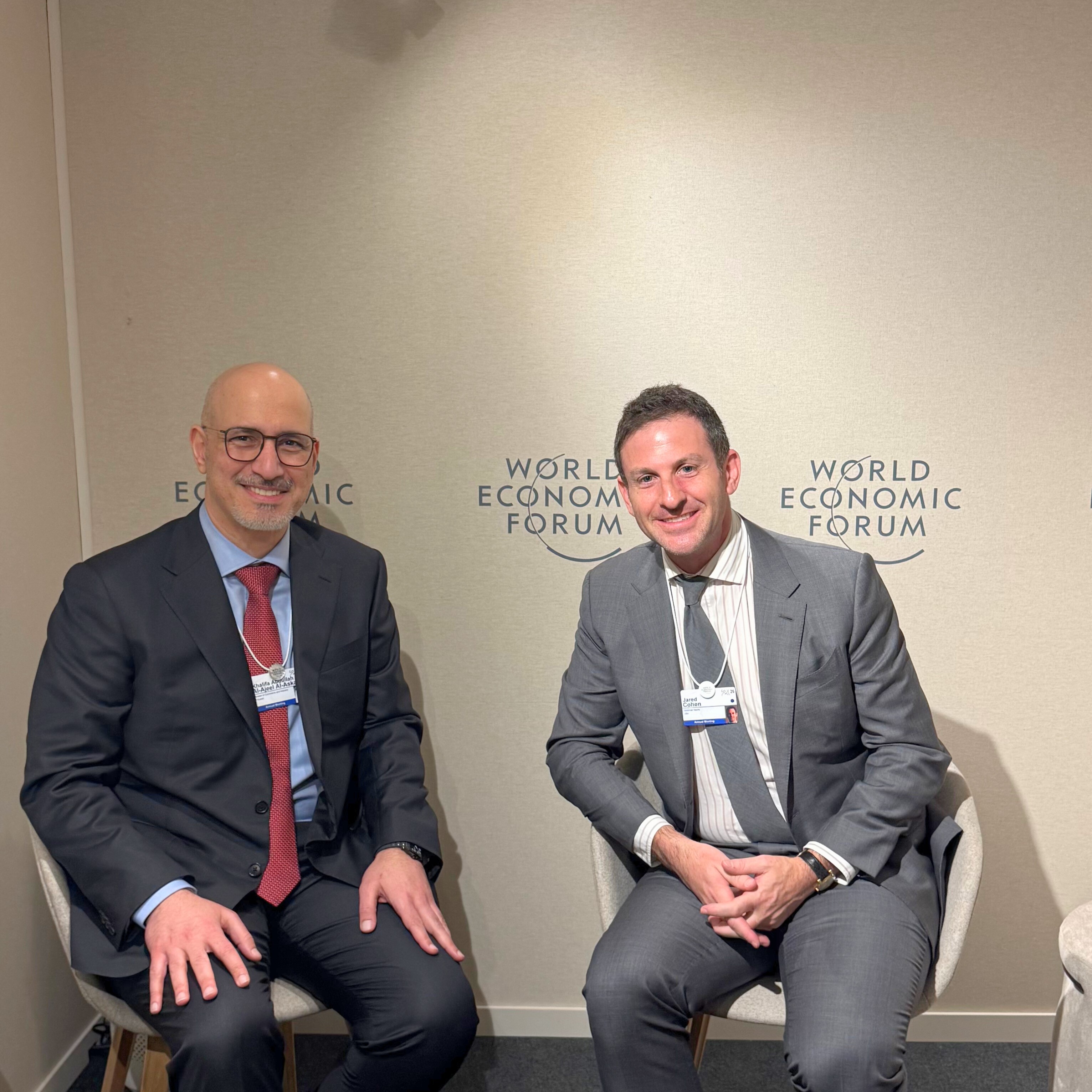 وزير التجارة خليفة العجيل وجاريد كوهين رئيس الشؤون العالمية في شركة غولدمان ساكس