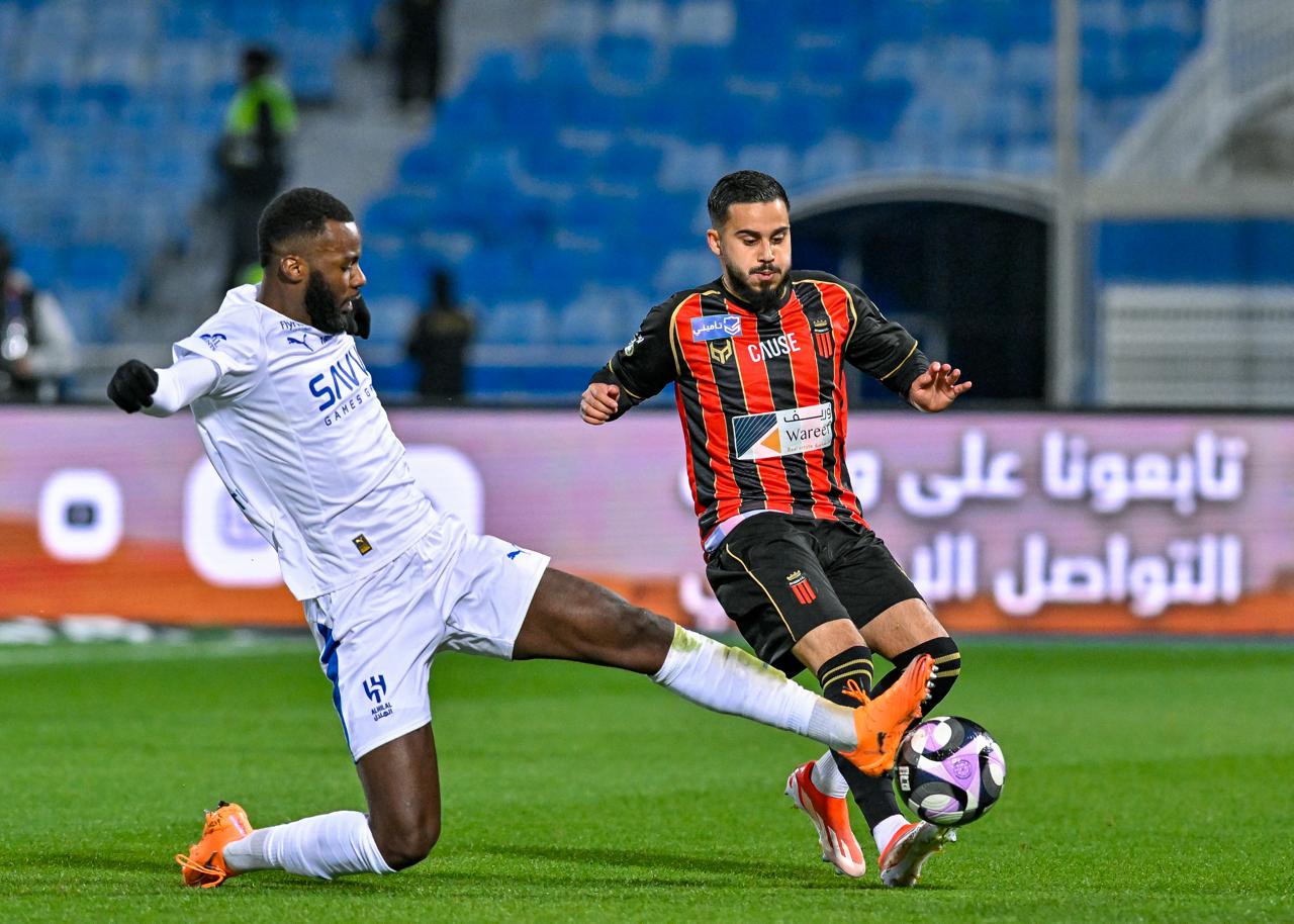 جانب من مواجهة الهلال والرياض