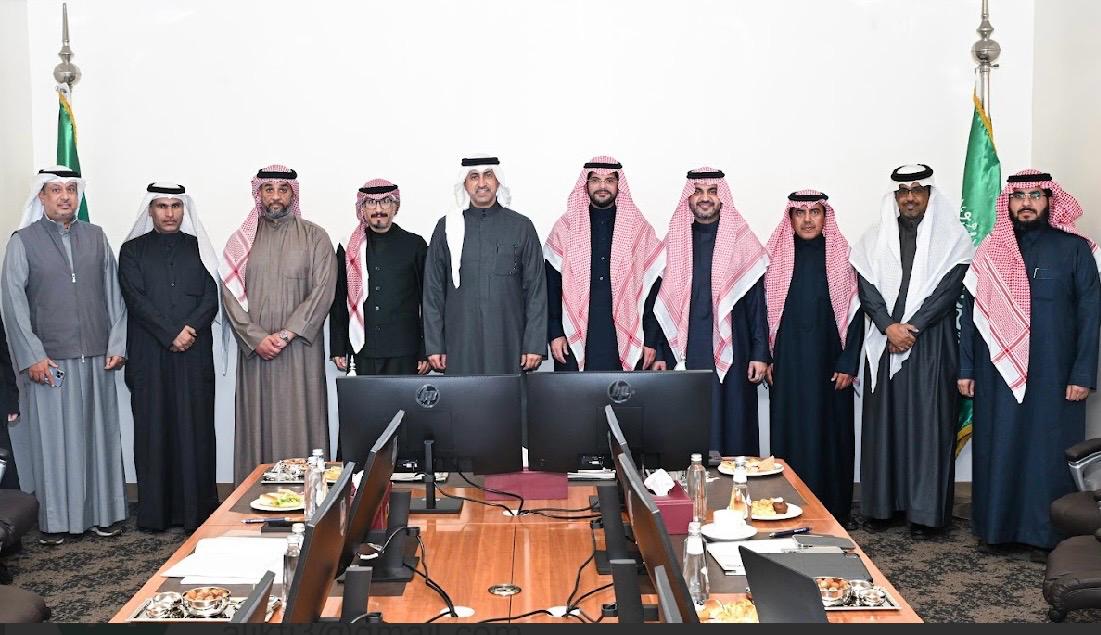 صورة جماعية للمشاركين بالاجتماع