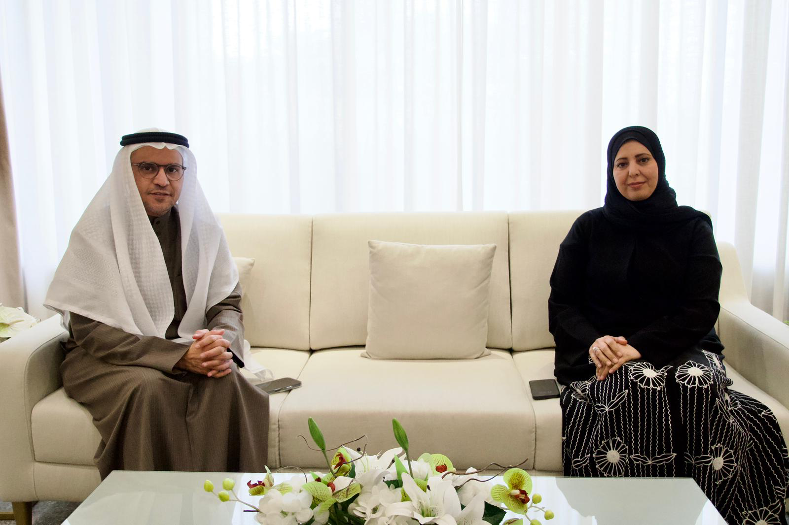 مدير المركز العربي للبحوث التربوية لدول الخليج د. محمد الشريكة ووكيل وزارة التربية والتعليم في مملكة البحرين نوال الخاطر