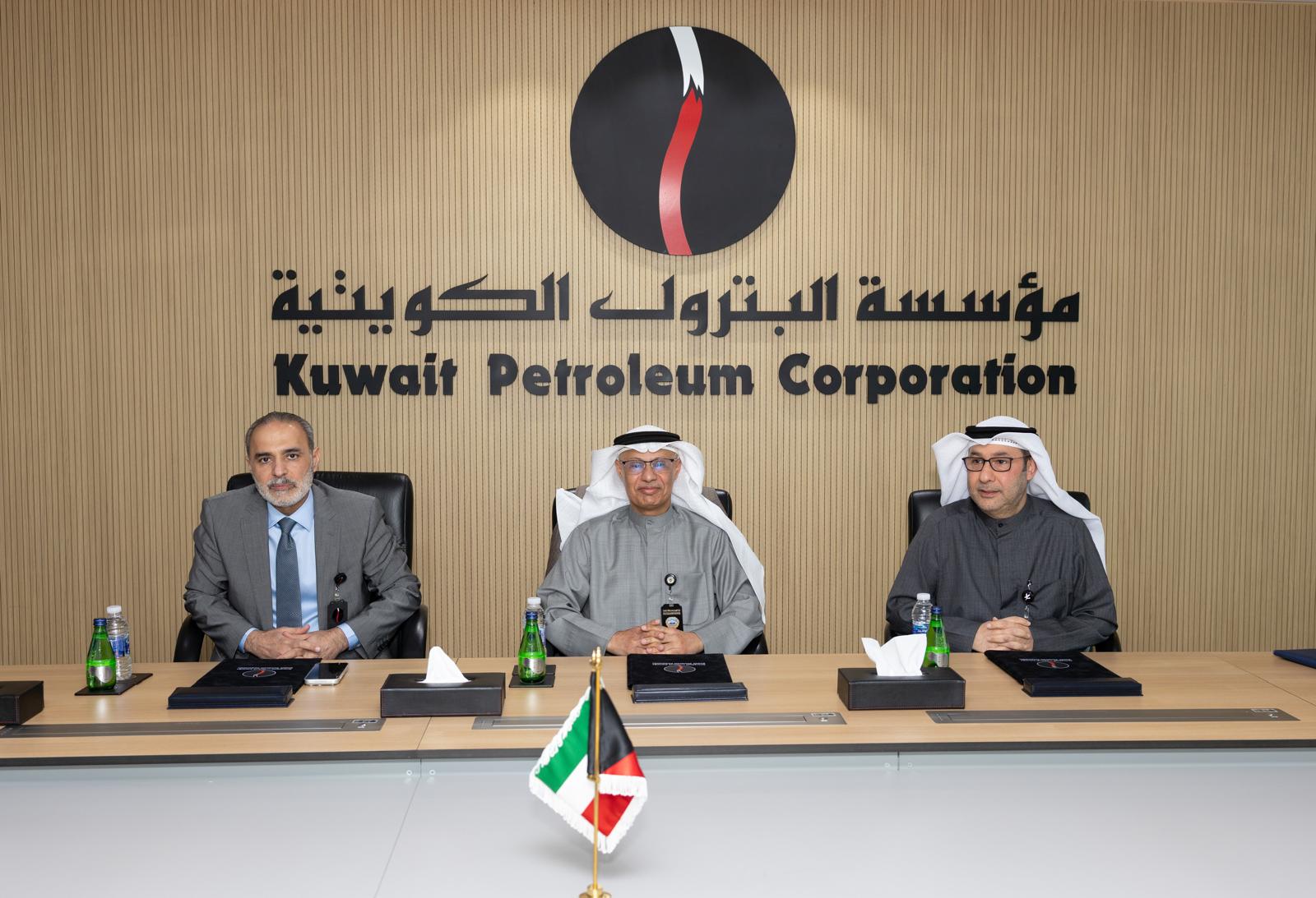 جانب من توقيع مذكرة التفاهم بين مؤسسة البترول الكويتية ووزارة الكهرباء والماء والطاقة المتجددة و شركة نفط الكويت