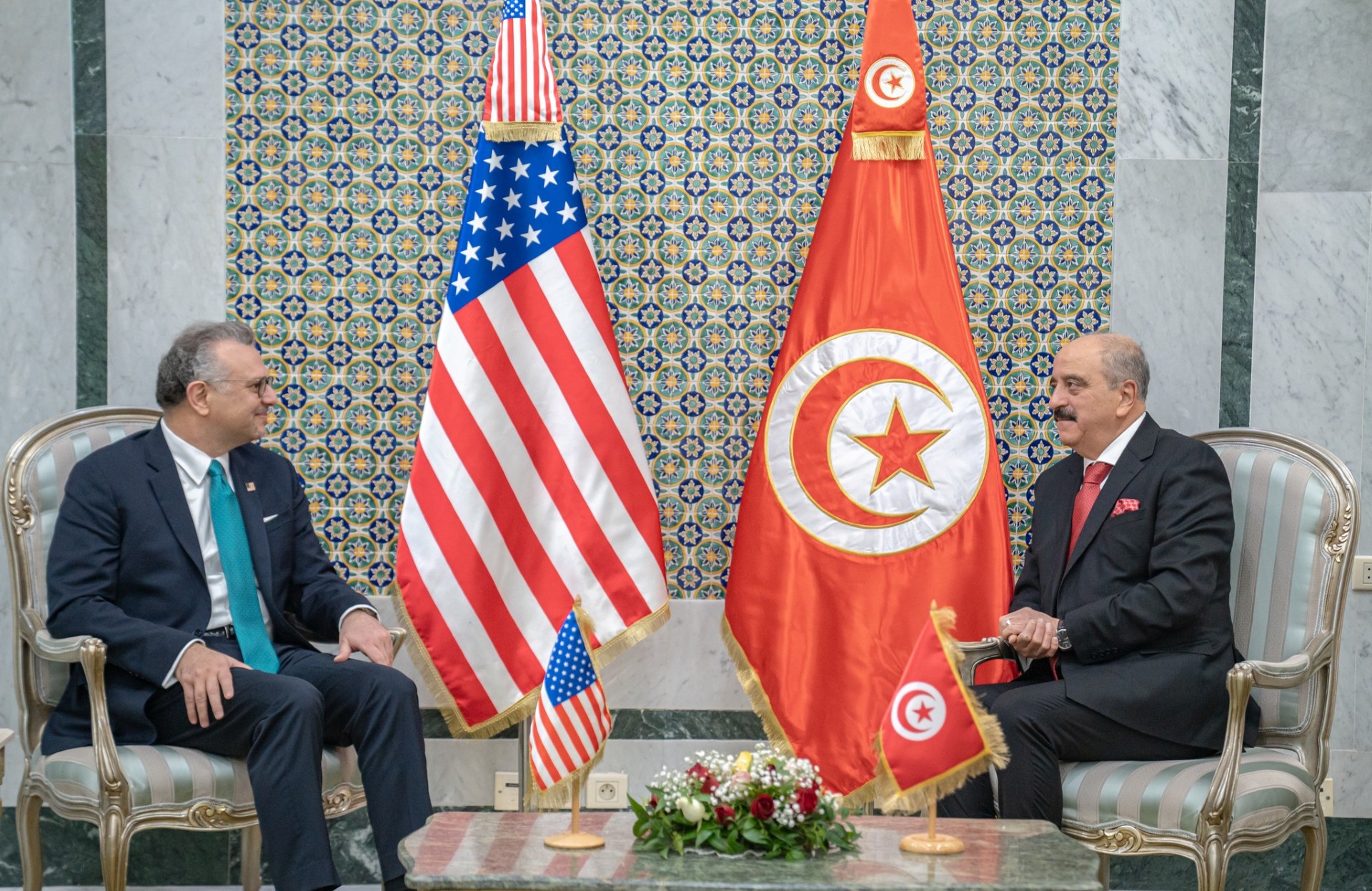 وزير الشؤون الخارجية والهجرة والتونسيين بالخارج محمد النفطي مع كبير مستشاري الرئيس الأمريكي المكلف بالشؤون العربية والشرق الأوسط وإفريقيا مسعد بولس