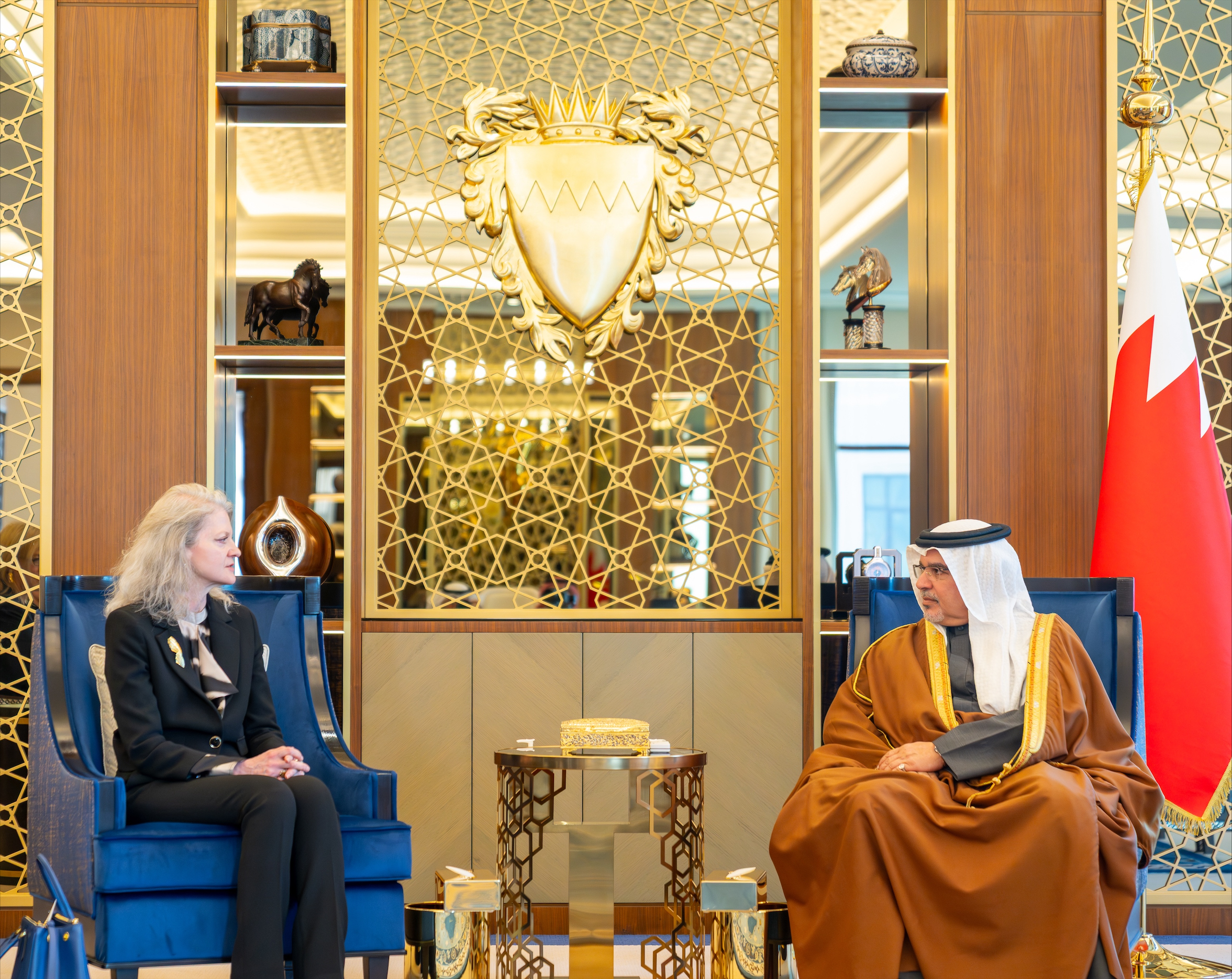 ولي العهد البحريني يلتقي وكيل وزارة الخارجية للشؤون السياسية بالولايات المتحدة الأمريكية في قصر القضيبية