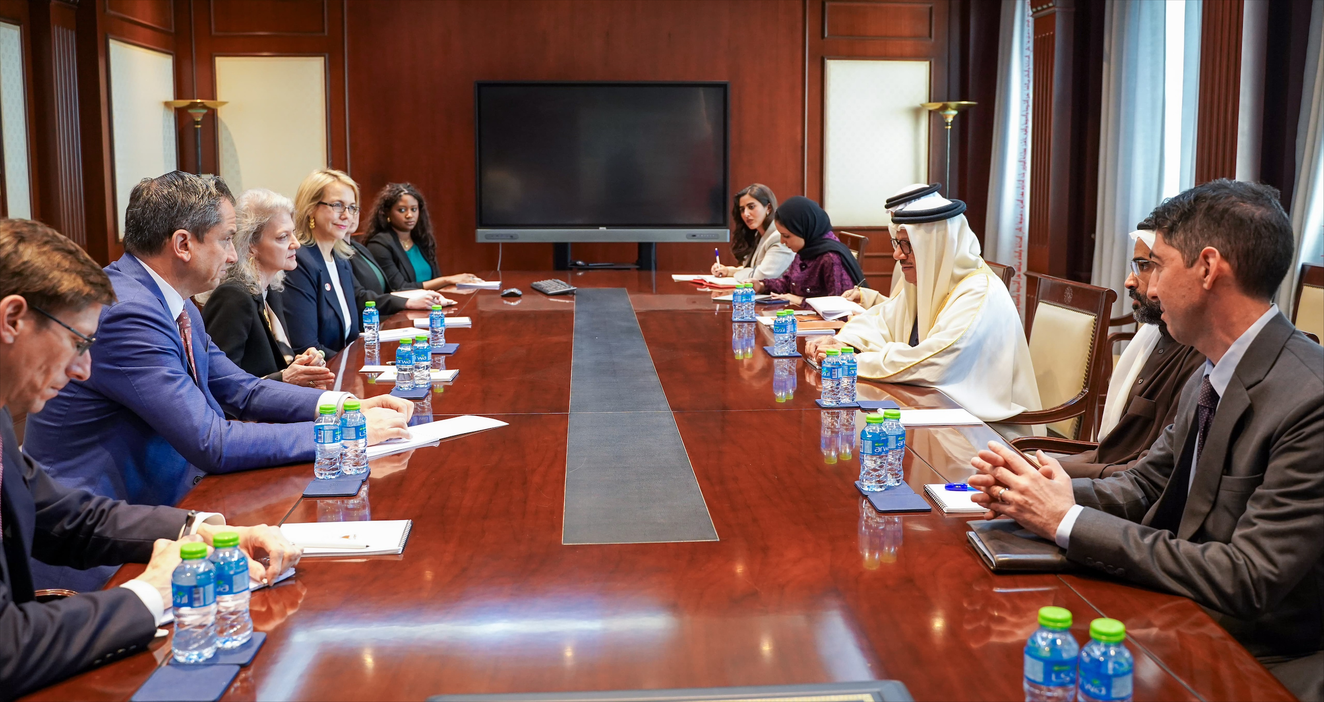 وزير الخارجية البحريني يبحث مع وكيل وزارة الخارجية الأمريكية للشؤون السياسية العلاقات الثنائية