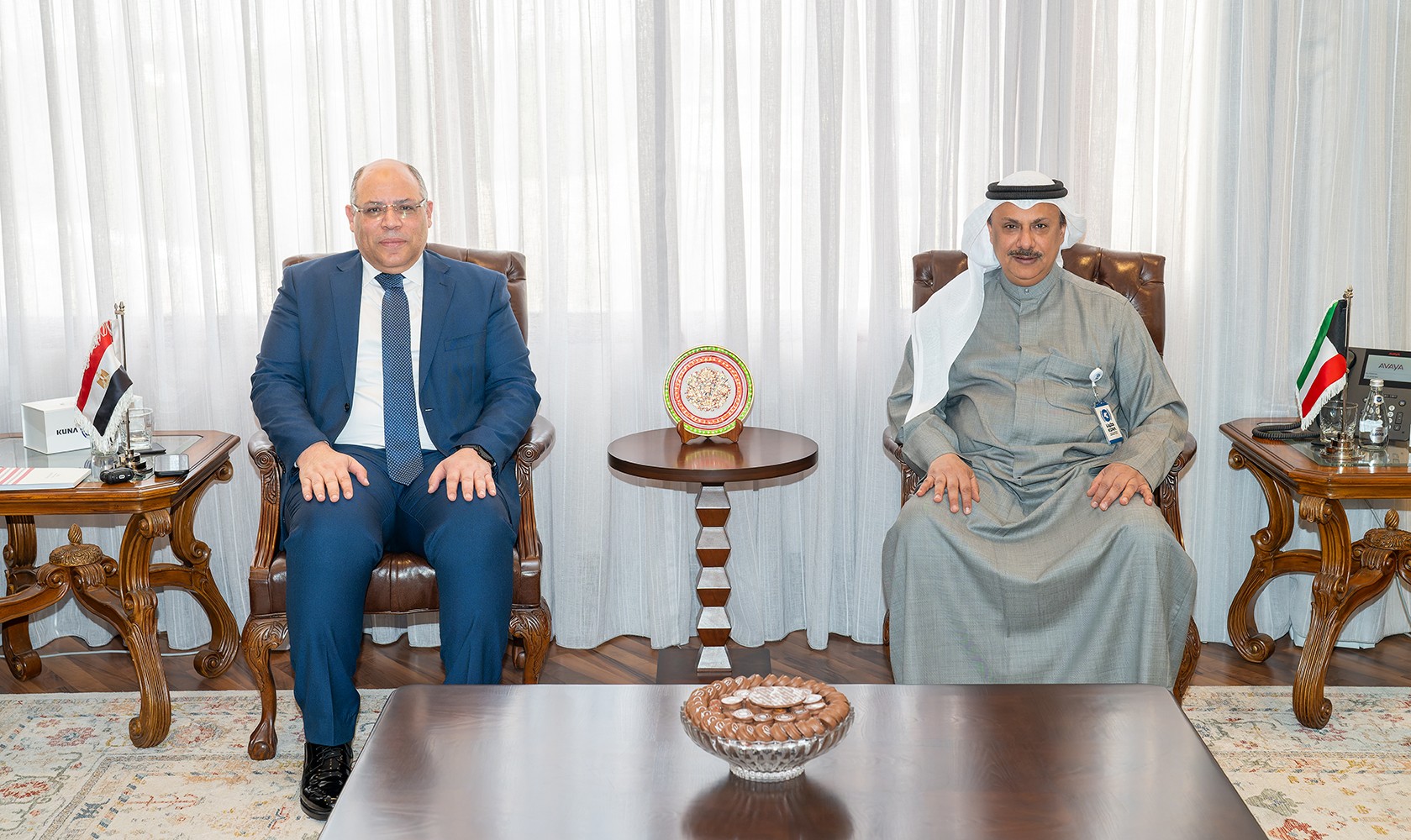 المدير العام لوكالة الأنباء الكويتية (كونا) بالتكليف محمد المناعي يبحث مع سفير جمهورية مصر العربية لدى دولة الكويت محمد أبو الوفا سبل تعزيز التعاون الإعلامي