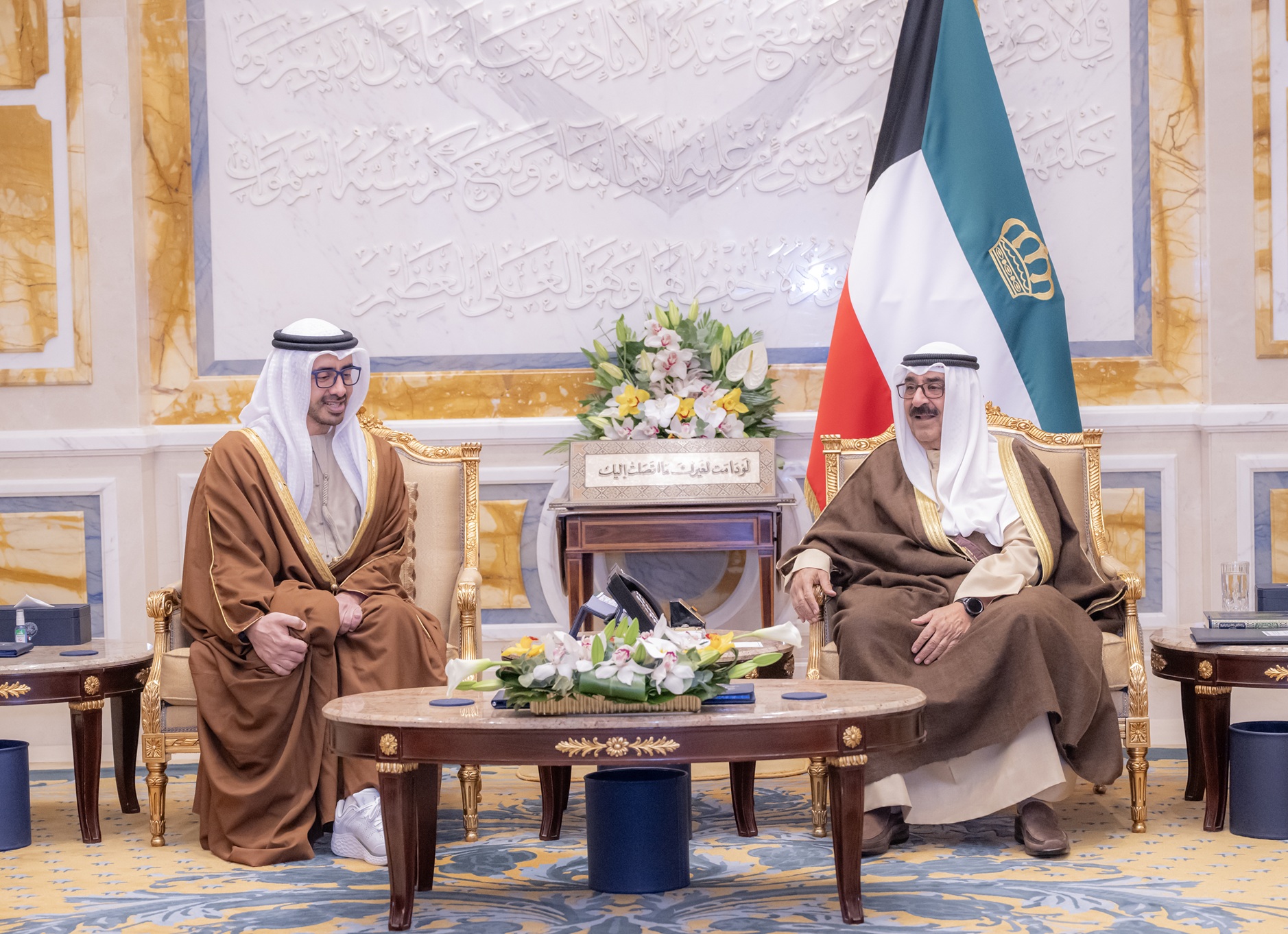 سمو أمير البلاد الشيخ مشعل الأحمد الجابر الصباح يستقبل نائب رئيس مجلس الوزراء وزير الخارجية الإماراتي الشيخ عبدالله بن زايد آل نهيان