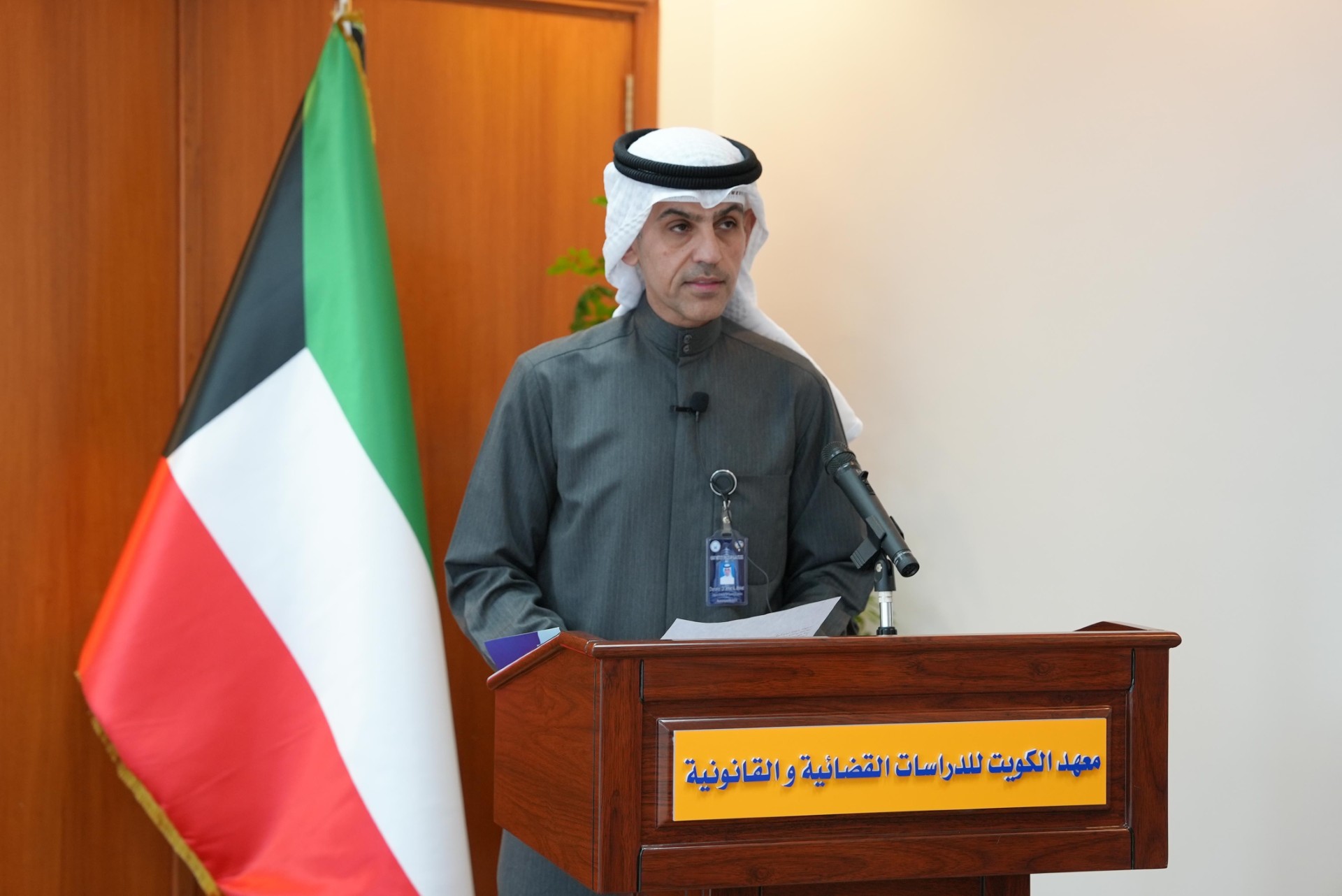 ممثل مدير معهد الكويت للدارسات القضائية والقانونية بالورشة نائب مدير المعهد للاتصالات والعلاقات والبحوث المستشار الدكتور أحمد المقلد