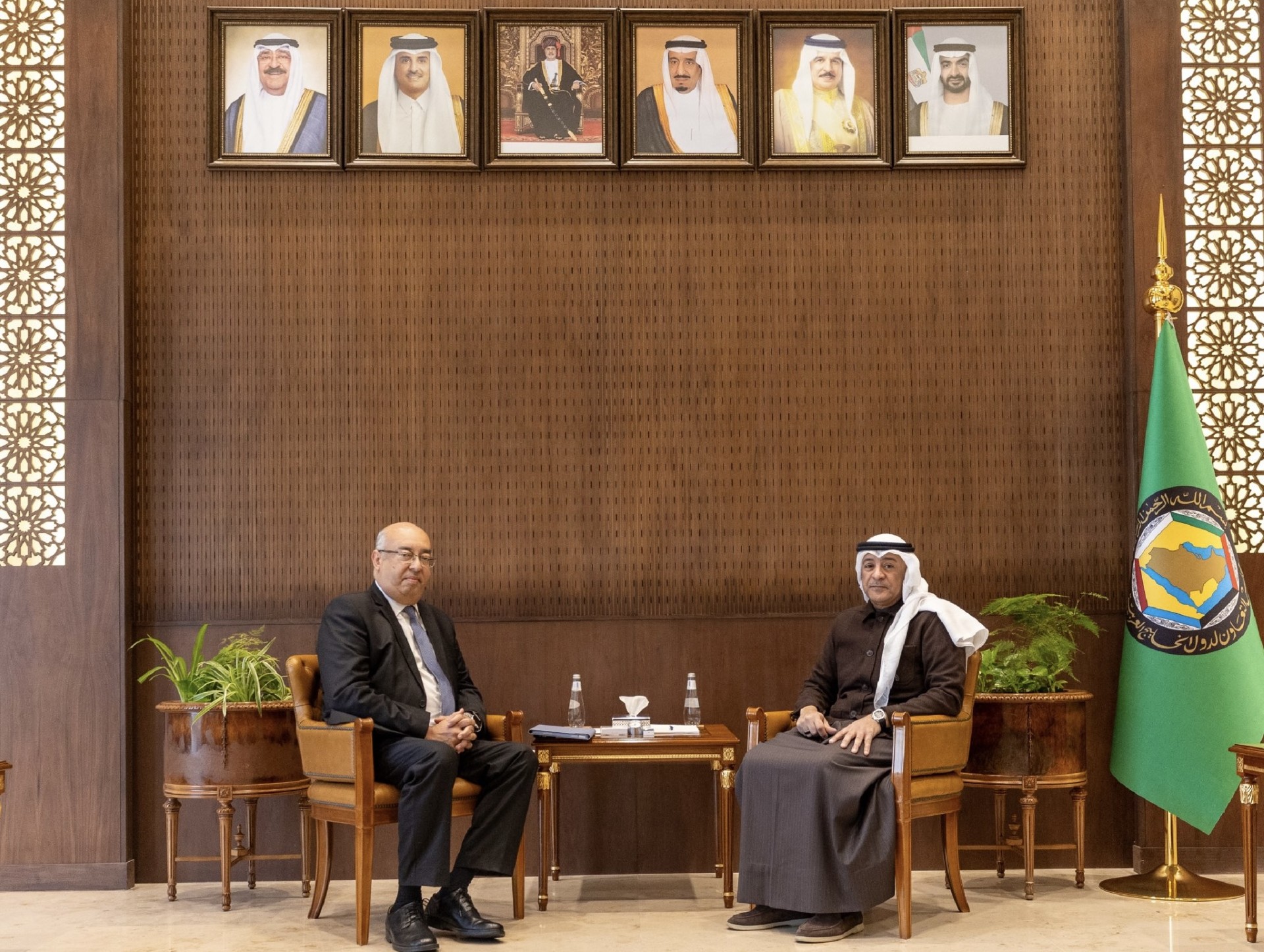 أمين (مجلس التعاون) يبحث مع مدير (يونسكو) لدول الخليج واليمن آفاق التعاون المشترك في التعليم