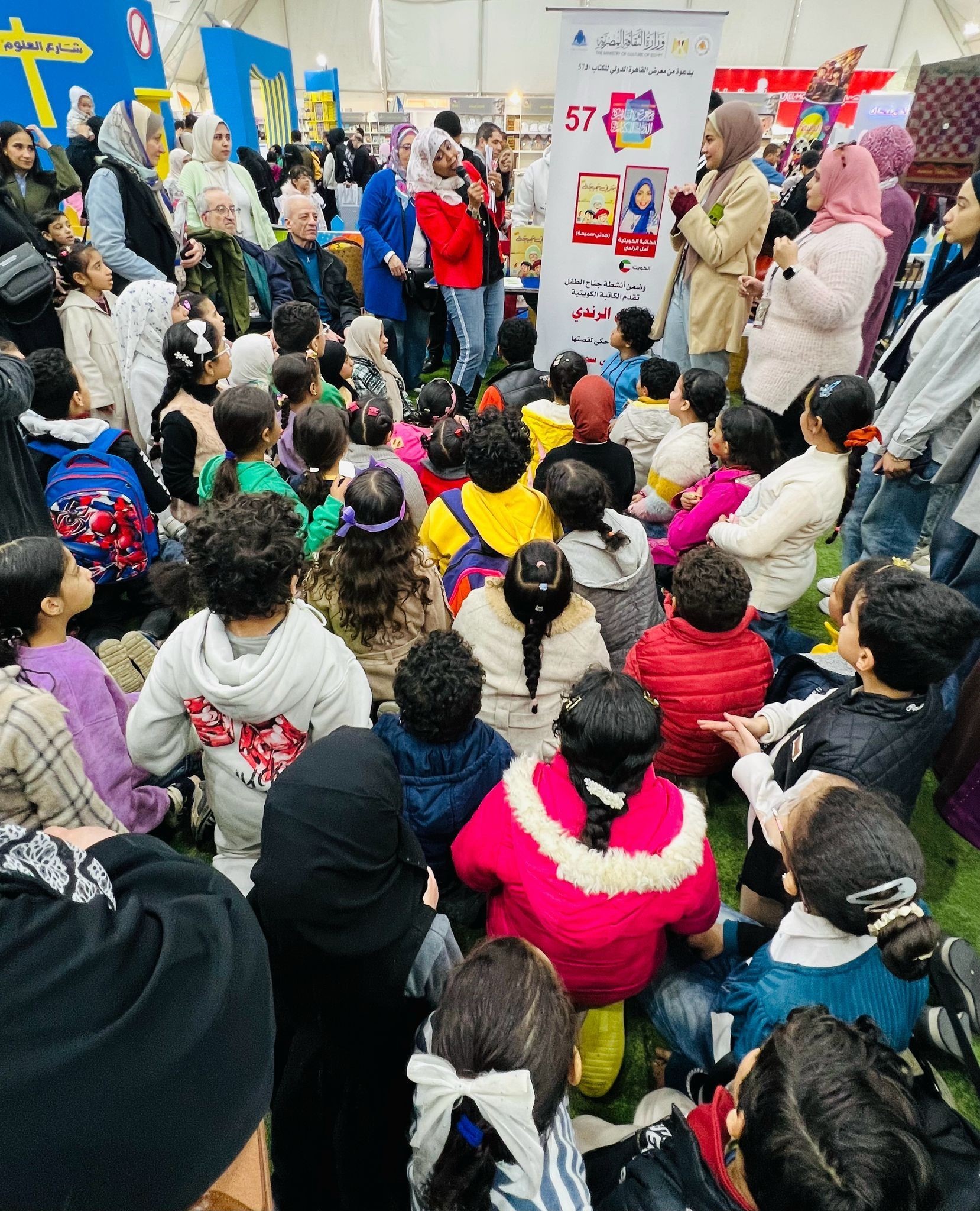 الكاتبة الكويتية أمل الرندي تشارك بورشة حكي للأطفال بمعرض القاهرة للكتاب