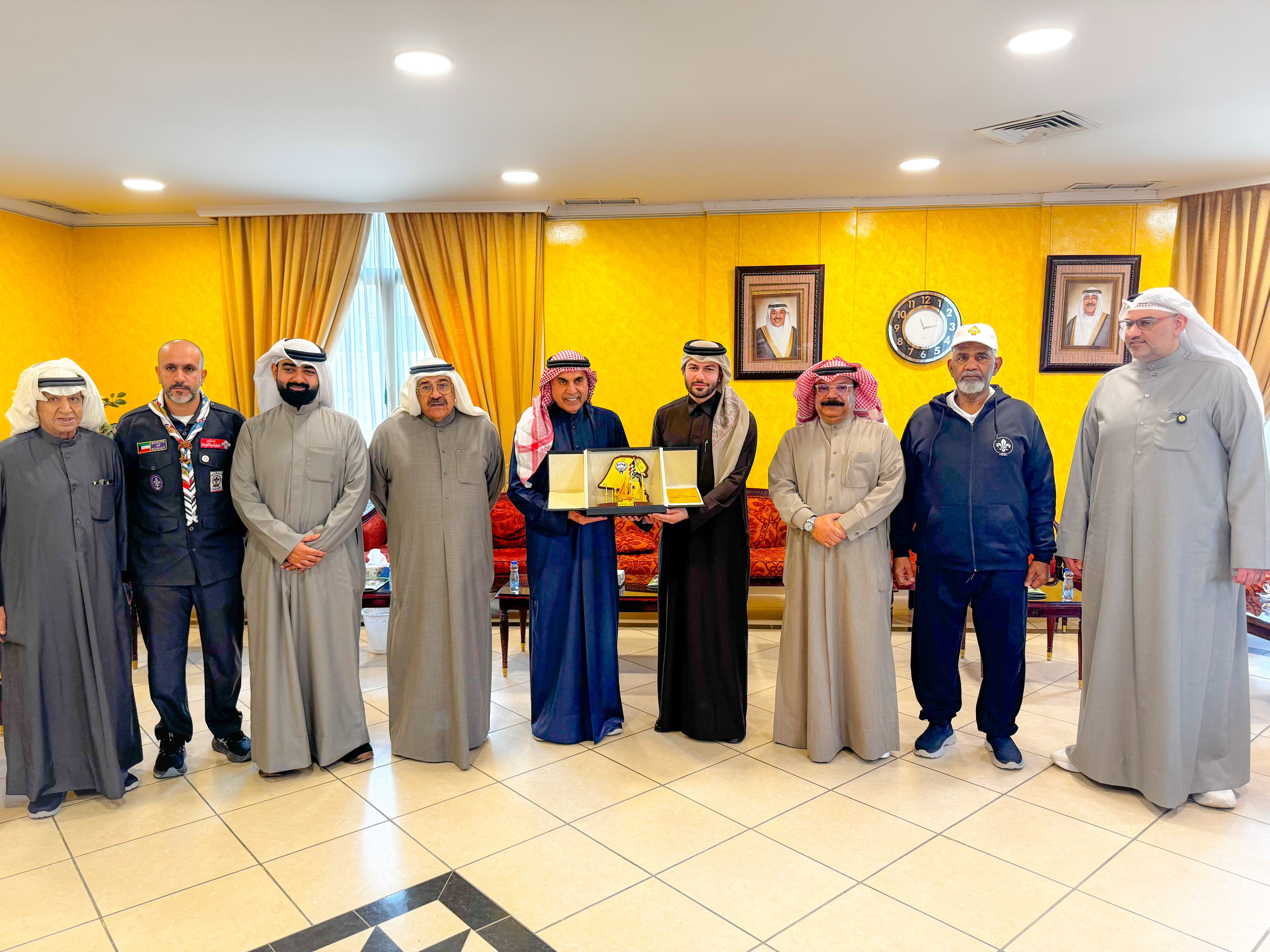 مدير إدارة المشاريع بوزارة التربية والتعليم القطرية نائب رئيس مجلس إدارة جمعية الكشافة القطرية خلال زيارته إلى جمعية الكشافة الكويتية