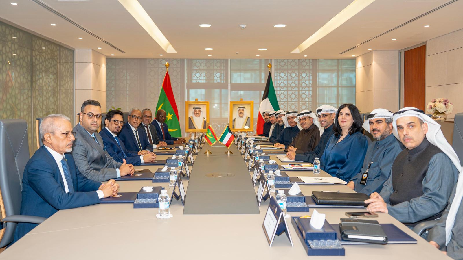 وزير المالية مع وزير الشؤون الاقتصادية والتنمية الموريتاني