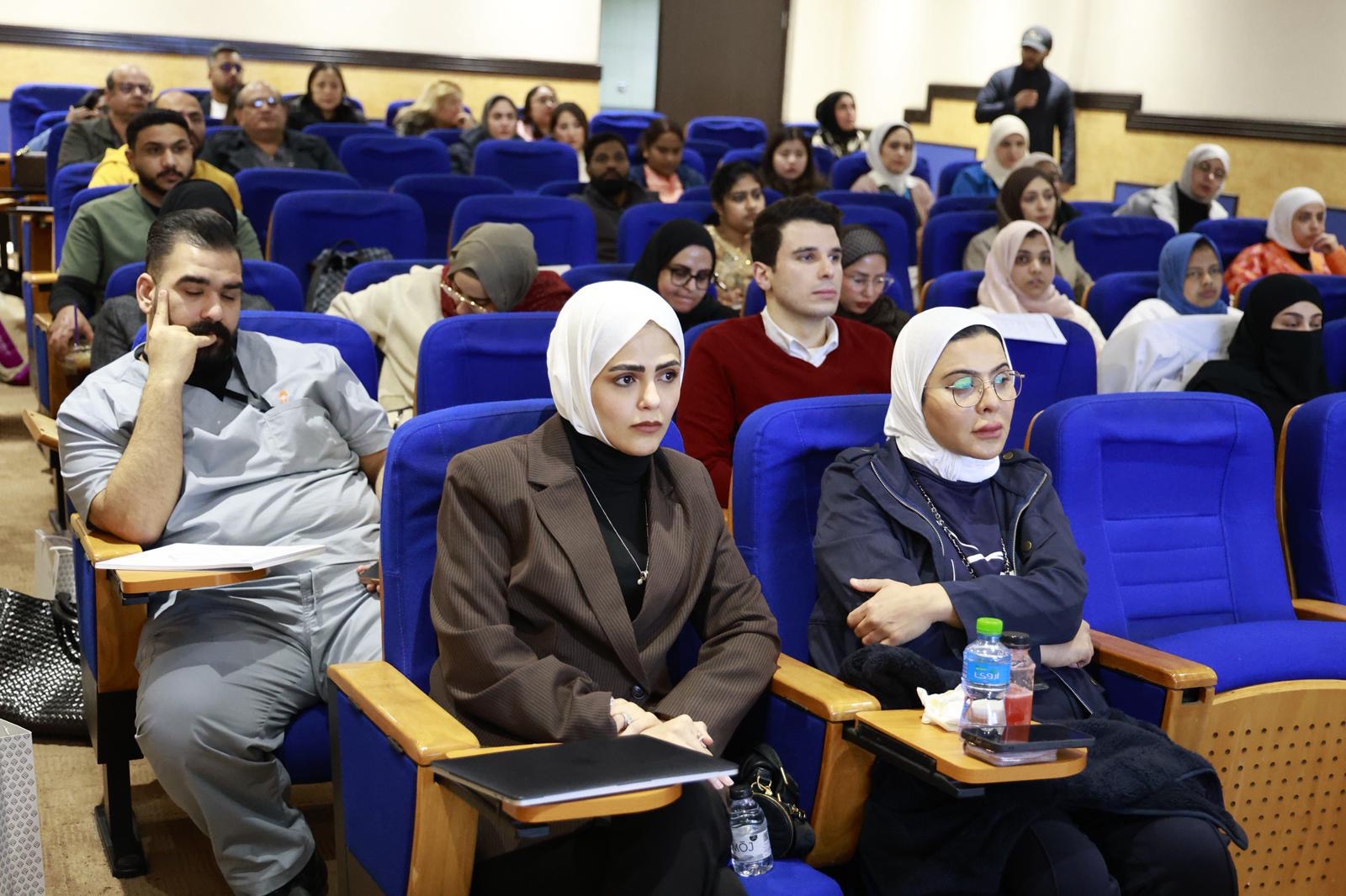 صورة للحاضرين في الورشة