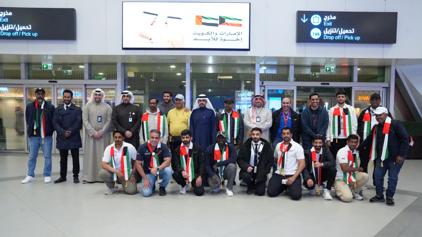 الطيارين الإماراتيين والكويتيين المشاركين بالمسيرة