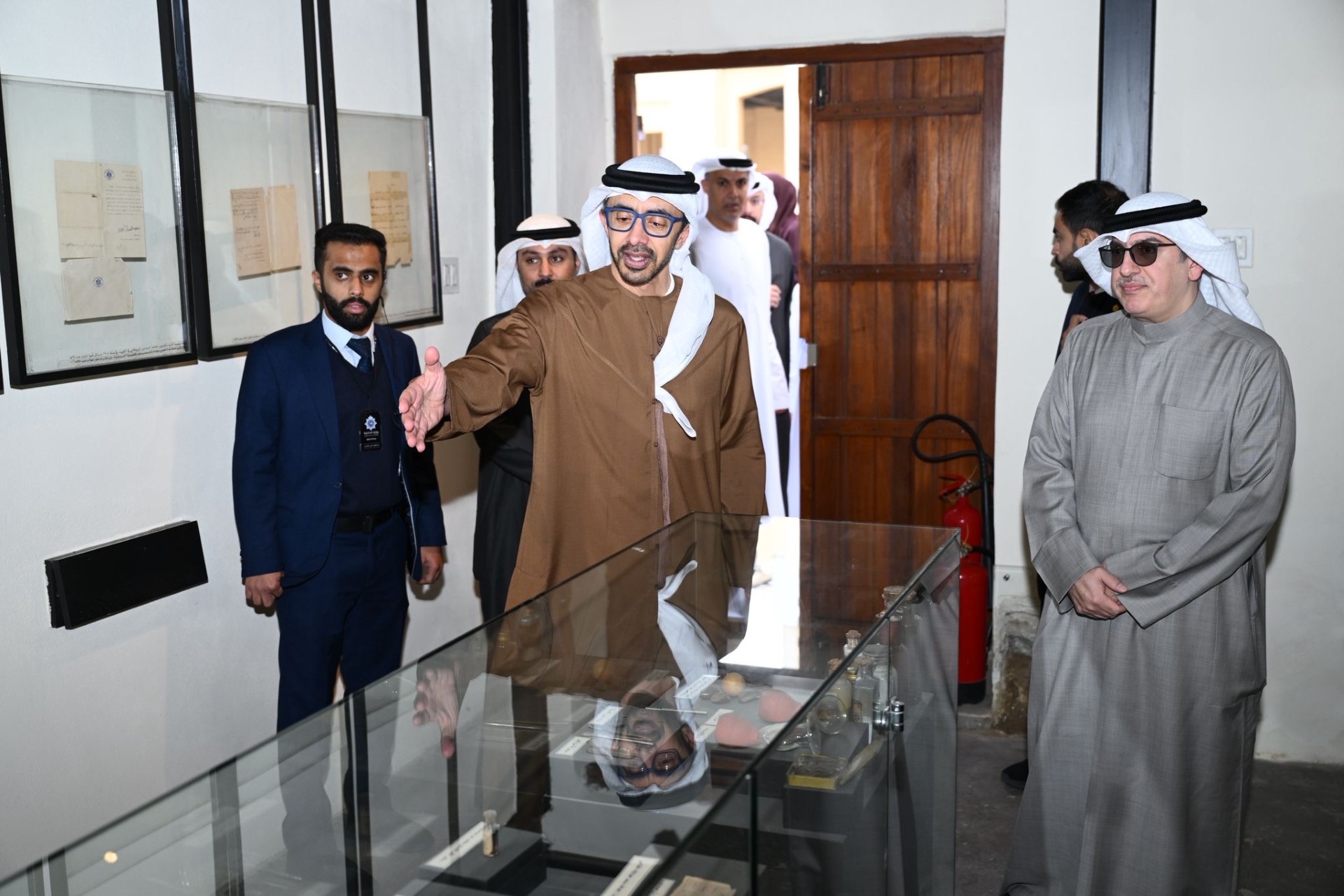 نائب رئيس الوزراء وزير الخارجية الإماراتي يزور (كشك الشيخ مبارك)