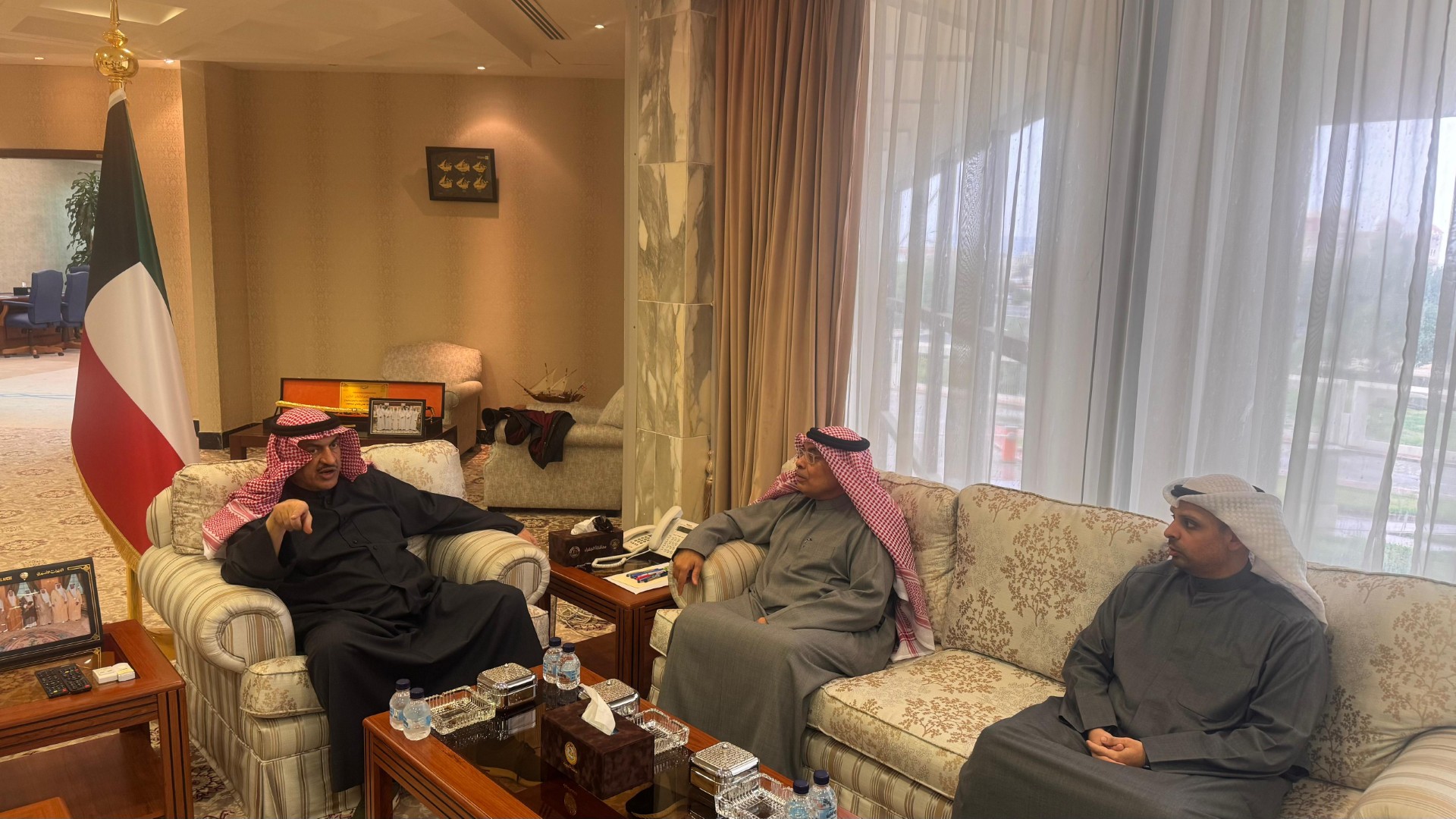 محافظ الجهراء خلال استقباله رئيس وعضو الاتحاد الكويتي للرياضة للجميع