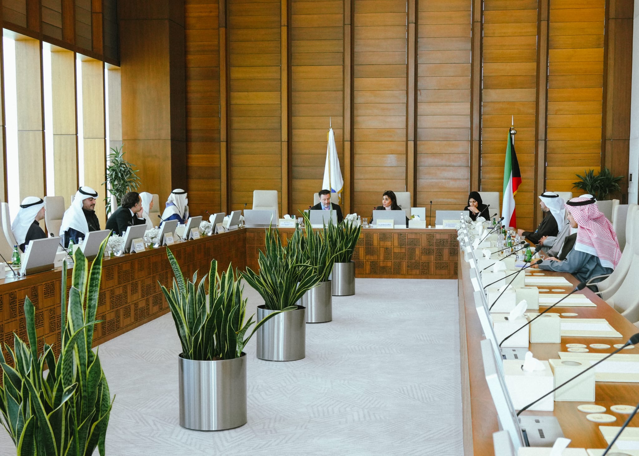 مدير جامعة الكويت الدكتور دينا الميلم تترأس الاجتماع