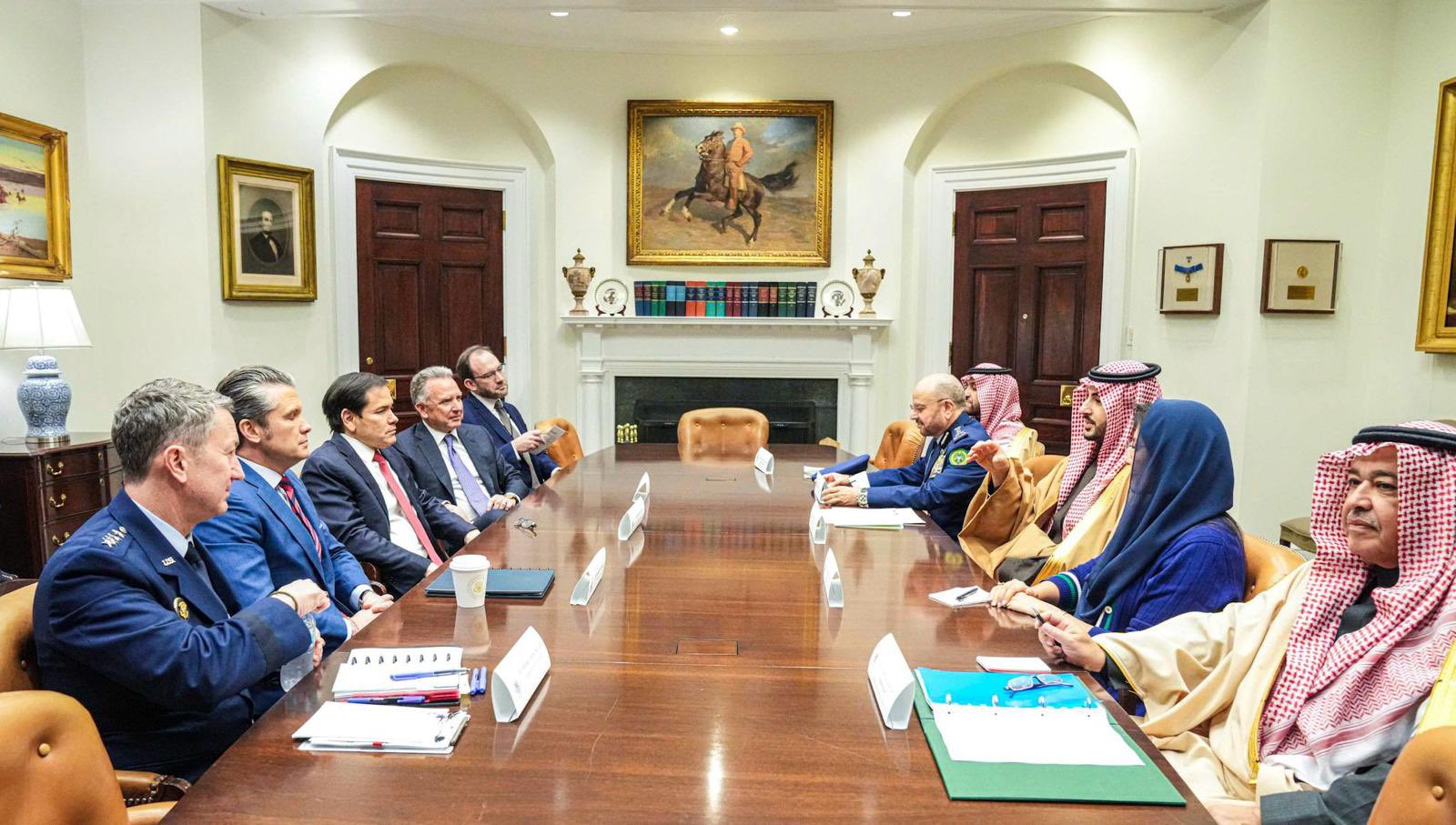 وزير الدفاع السعودي يلتقي وزيري الخارجية والحرب الأمريكيين في واشنطن