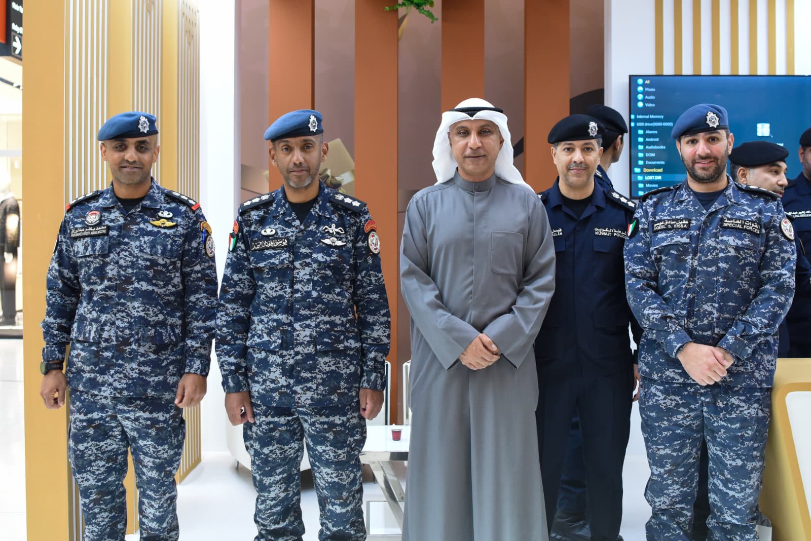 رئيس اللجنة العليا للقوة الكويتية المشاركة بالتمرين ورئيس قطاع شؤون المرور والعمليات العميد عبدالله العتيقي خلال الافتتاح