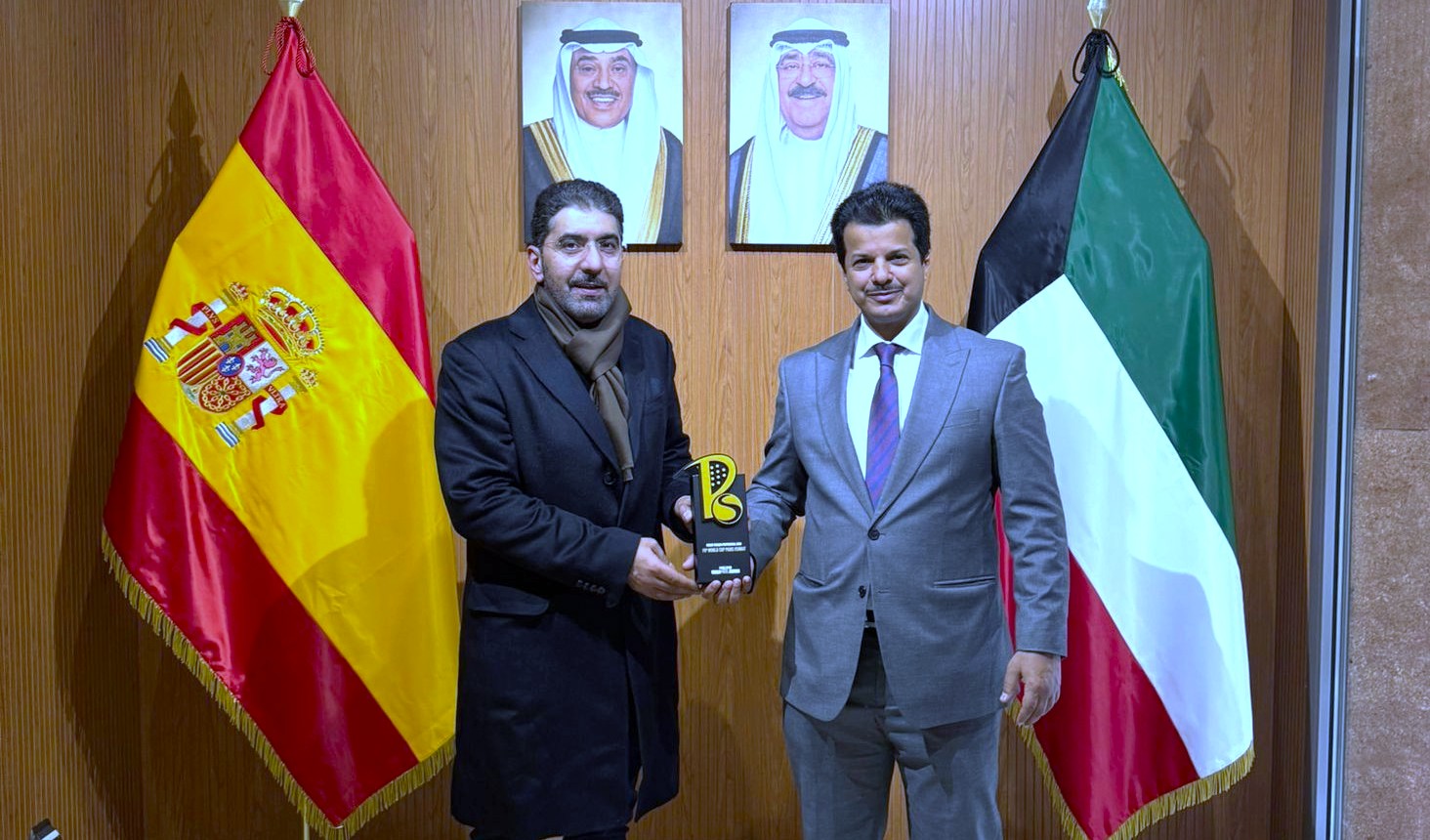Le directeur du Championnat du monde en double, Mechaal Al-Ansari, et l'ambassadeur du Koweït à Madrid, Zied Al-Anbaïi.