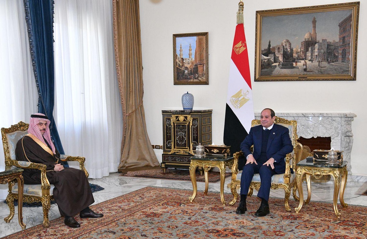 الرئيس المصري عبد الفتاح السيسي يلتقي وزير الخارجية السعودي الأمير فيصل بن فرحان آل سعود