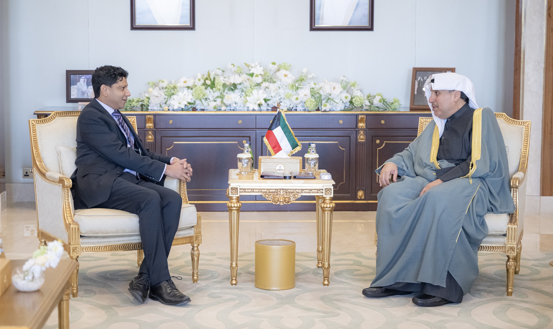 وزير شؤون الديوان الأميري الشيخ حمد جابر العلي الصباح يستقبل سفير المملكة المتحدة لدى البلاد