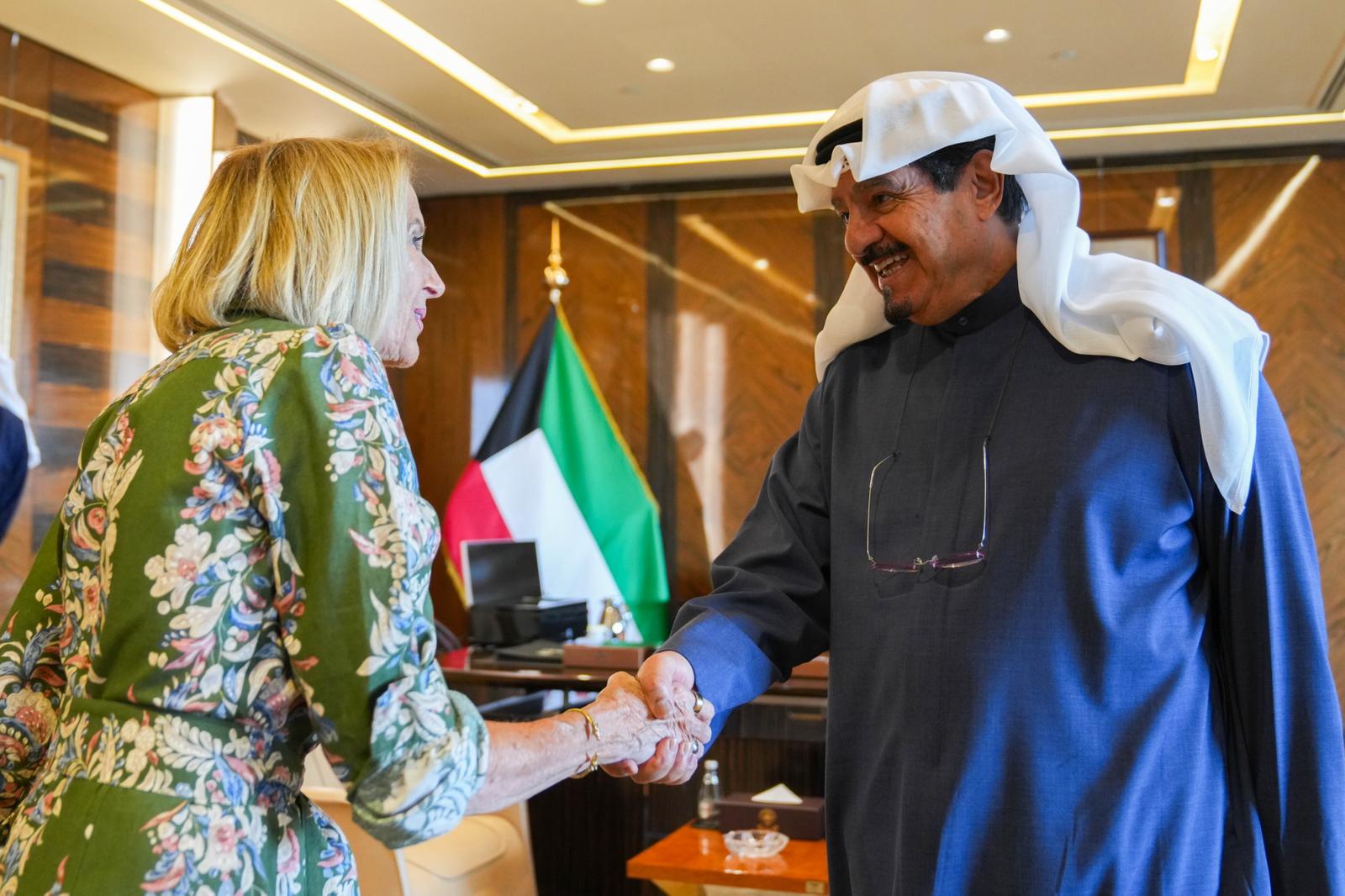 سمو الشيخ أحمد عبدالله الأحمد الصباح رئيس مجلس الوزراء يستقبل رئيس الأكاديمية الوطنية للعلوم في الولايات المتحدة الأمريكية الدكتورة مارسيا مكنوت والوفد المرافق