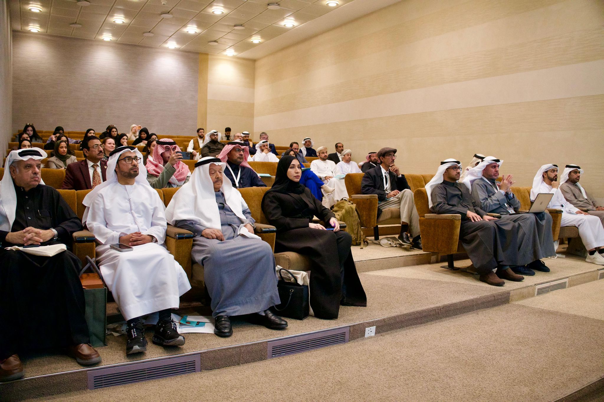 جانب من ندوة الآثار الخليجية بالمنامة