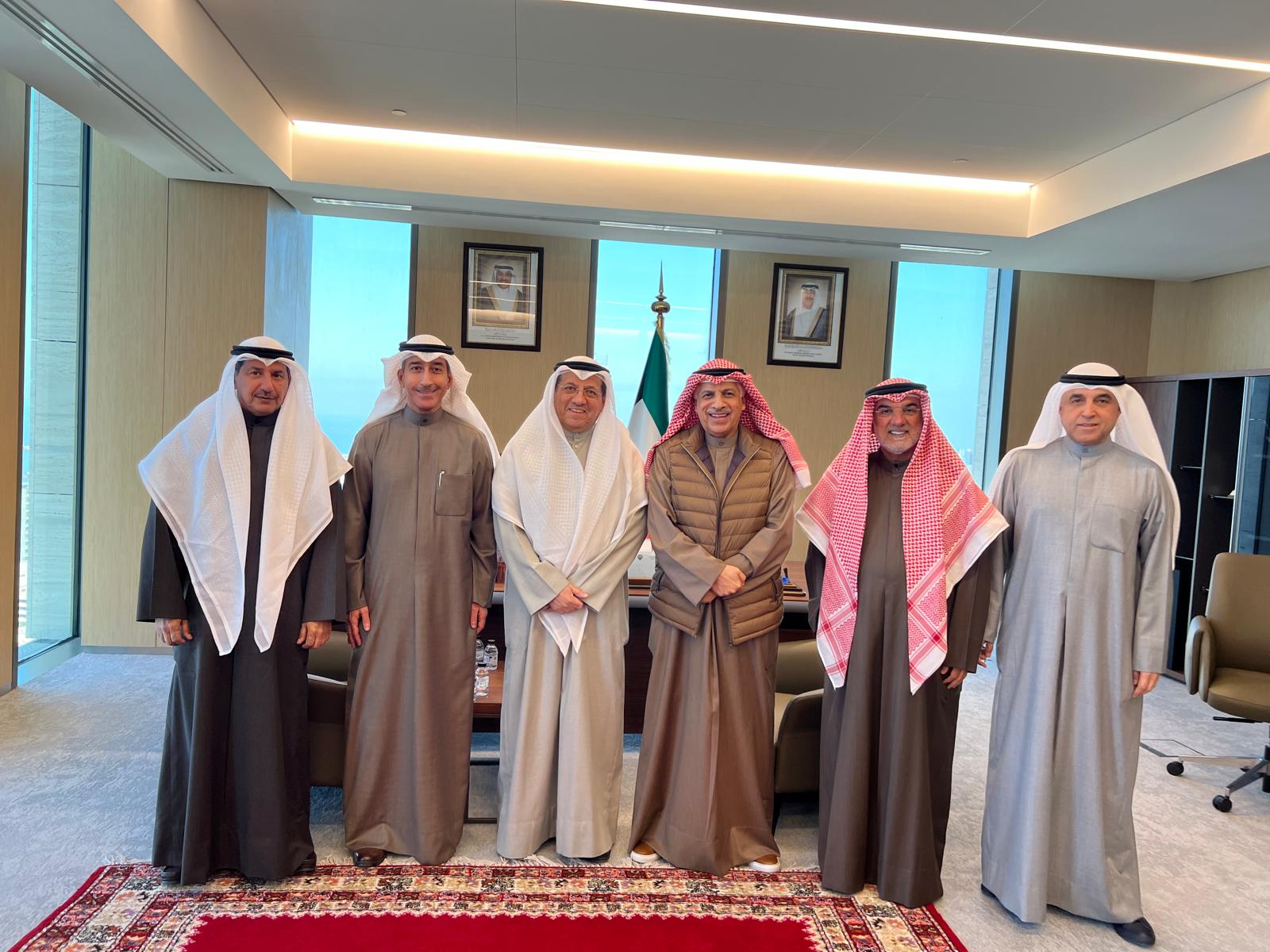 رئيس المجلس الأعلى للقضاء رئيس محكمة التمييز المستشار الدكتور عادل بورسلي وأعضاء المجلس يستقبلون رئيس إدارة الفتوى والتشريع المستشار صلاح الماجد