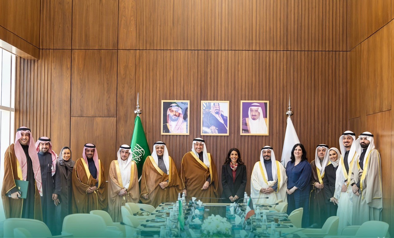 Le Koweït et l’Arabie saoudite examinent la coopération dans les secteurs des transports et de la logistique