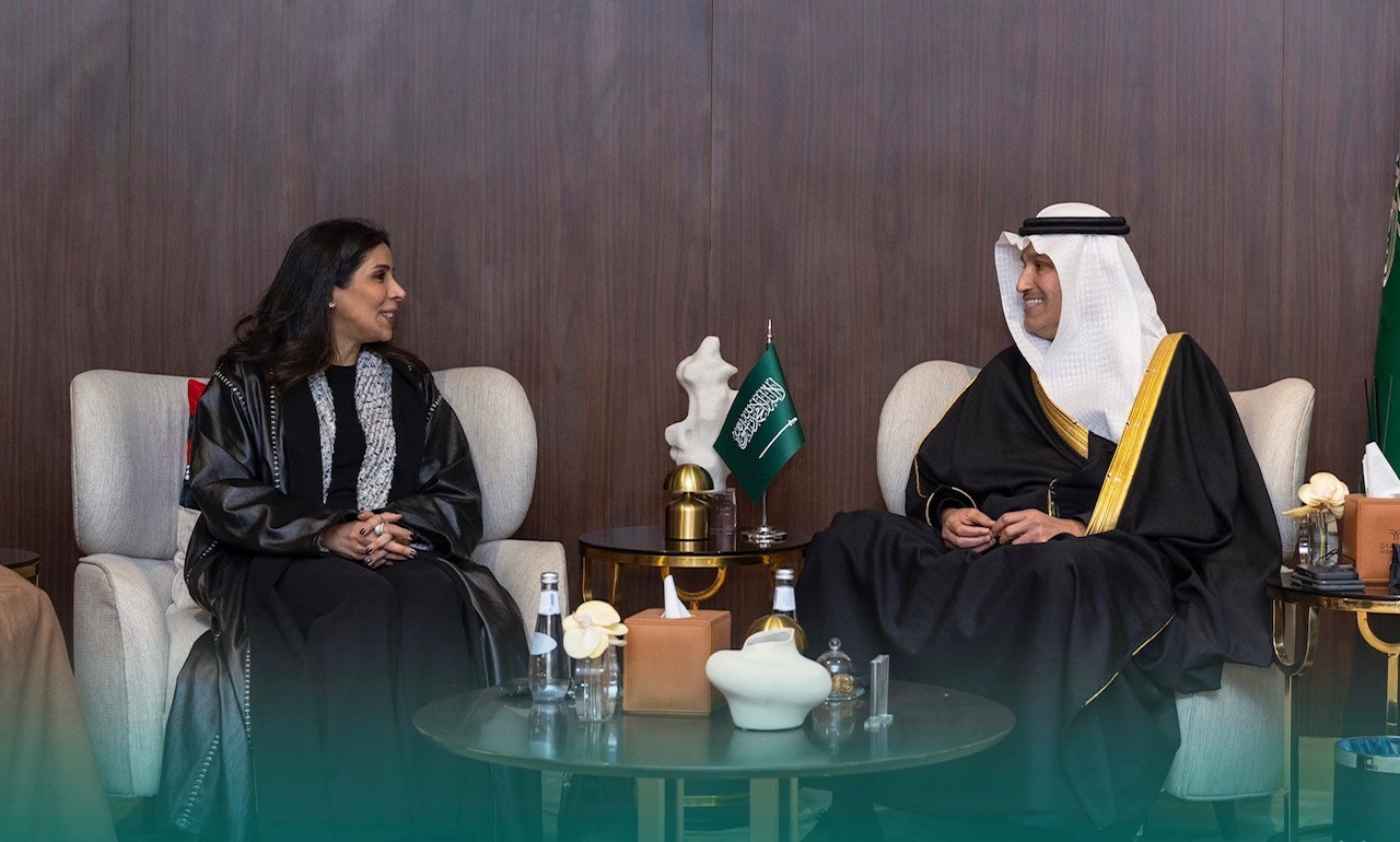 وزير الأشغال العامة الدكتورة نورة المشعان مع وزير النقل والخدمات اللوجستية السعودي صالح الجاسر