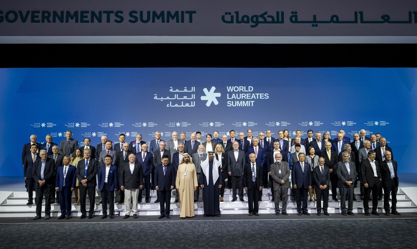 رئيس الامارات ونائبه يفتتحان القمة العالمية للعلماء ..أكبر تجمع عالمي للحائزين على جائزة نوبل في دبي