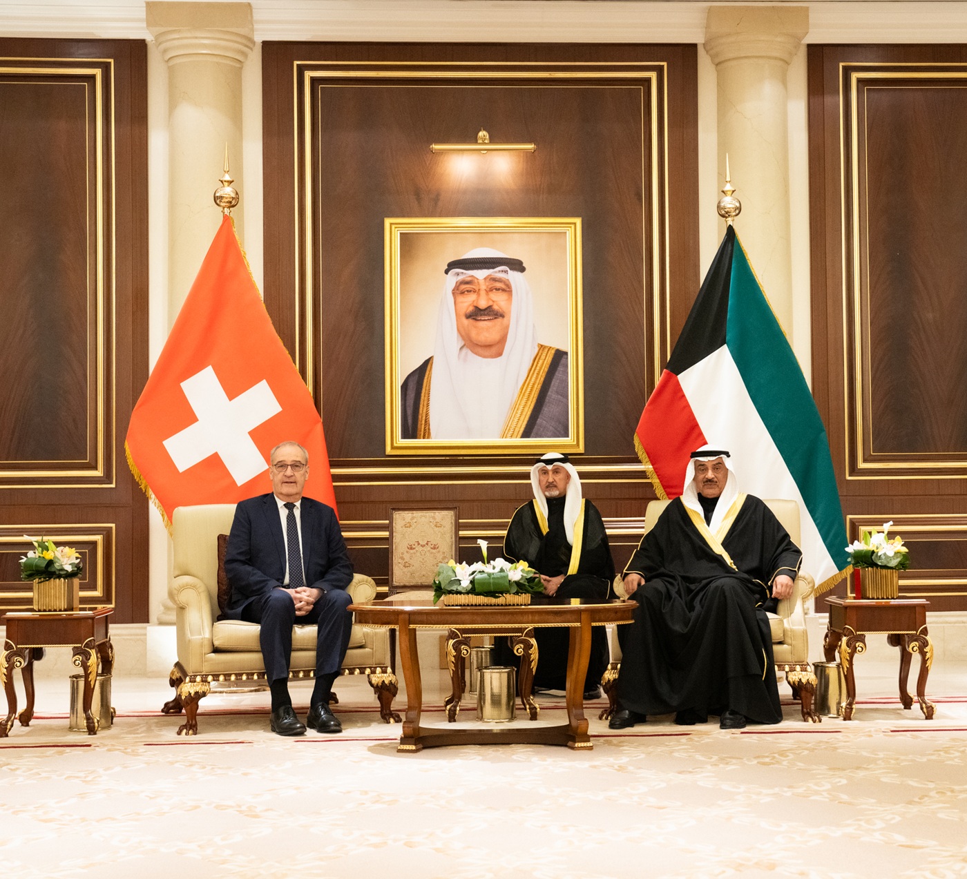 سمو ولي العهد الشيخ صباح خالد الحمد الصباح مستقبلا رئيس الاتحاد السويسري غي بارميلان